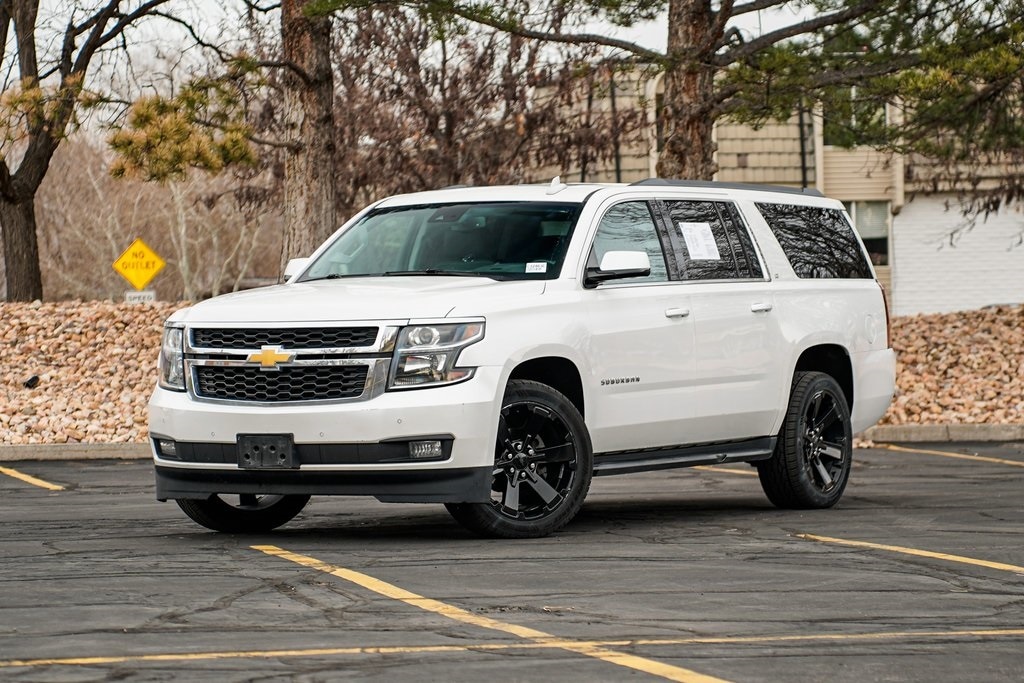 2017 Chevrolet Suburban LT's photo