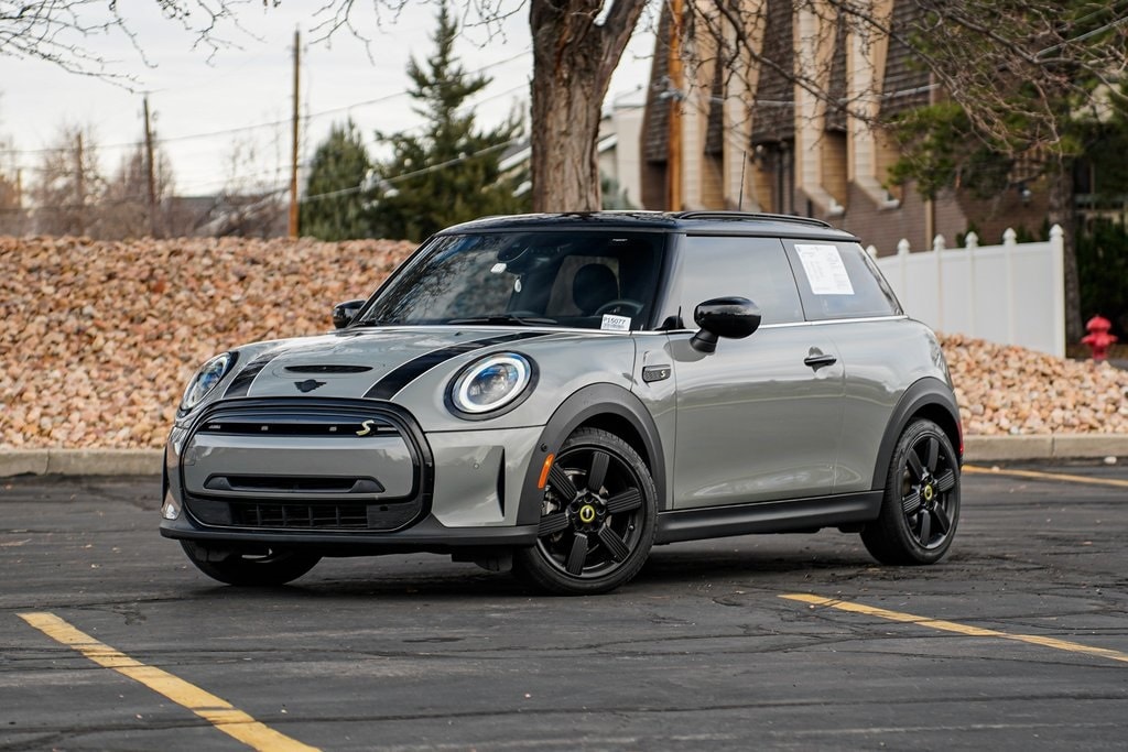 2023 MINI Hardtop 2 Door SE's photo