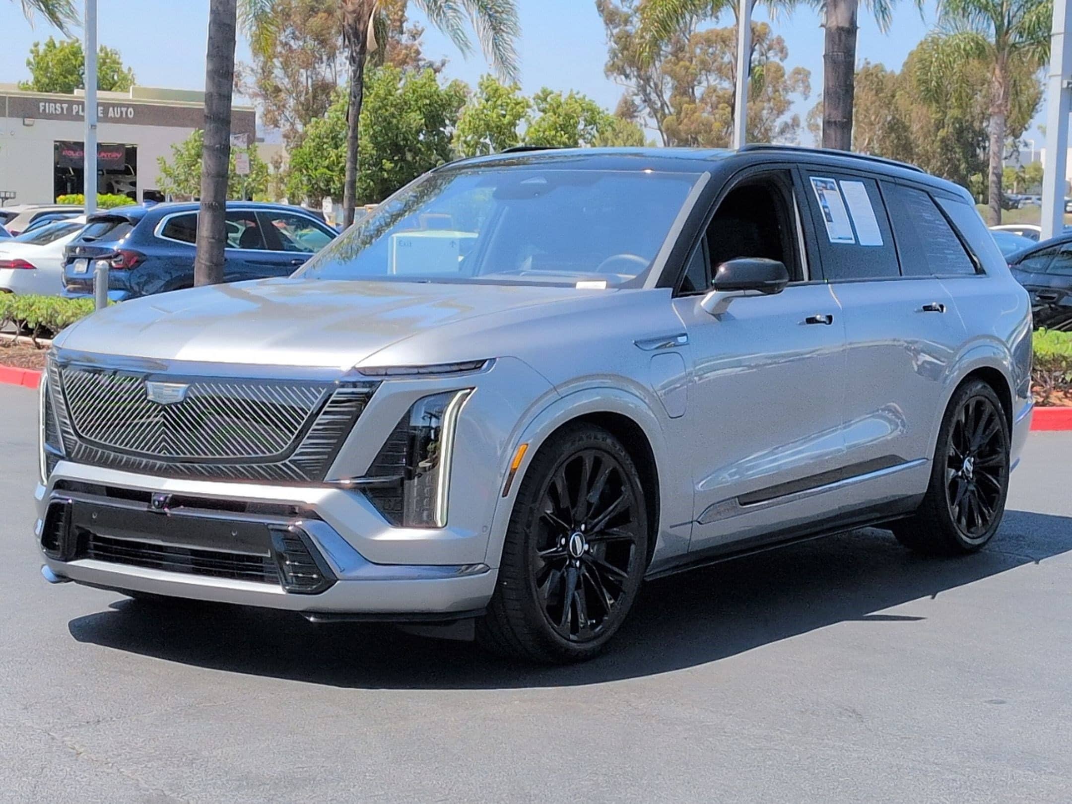 CADILLAC Vistiq Platinum