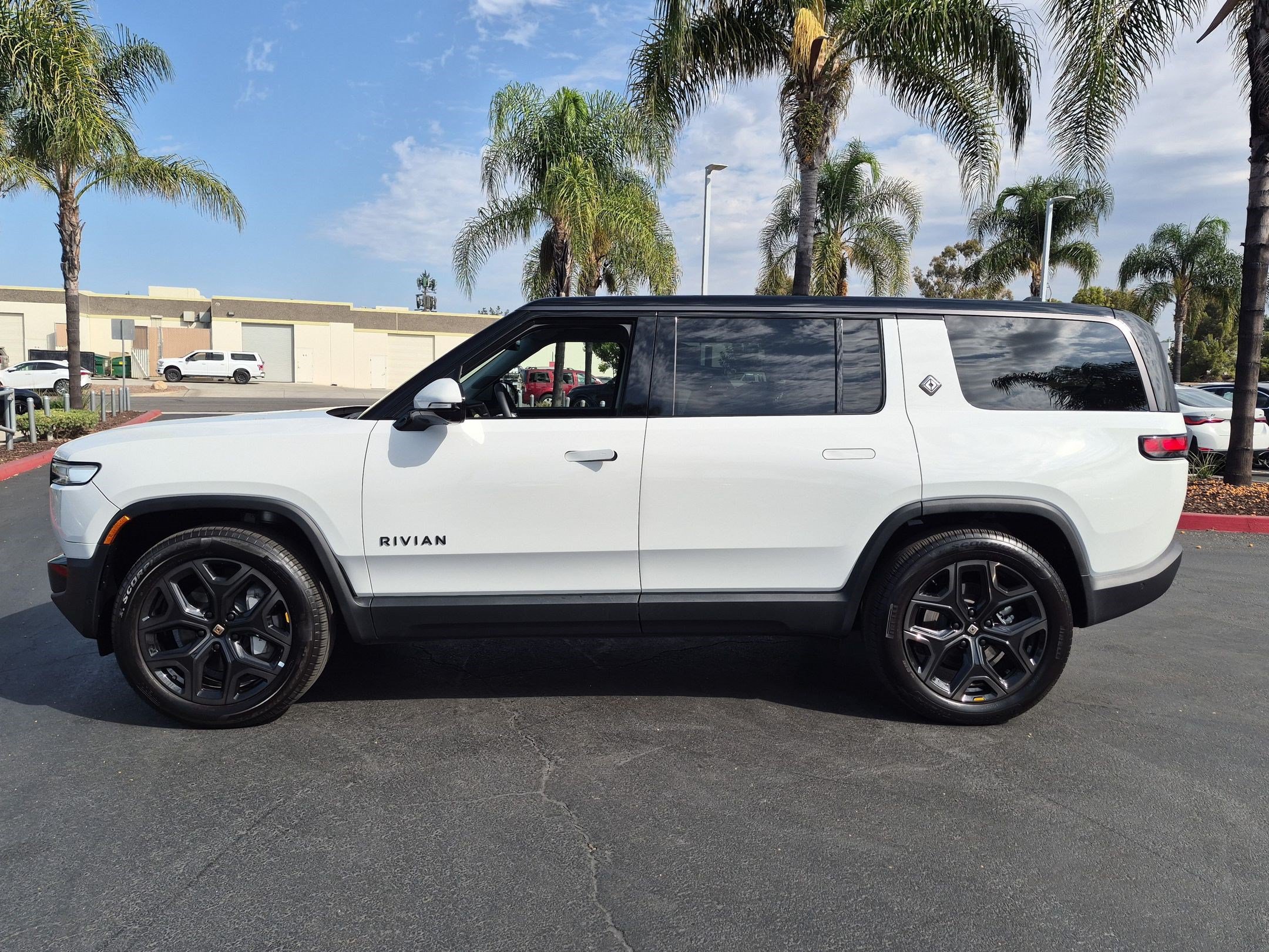 Rivian R1S