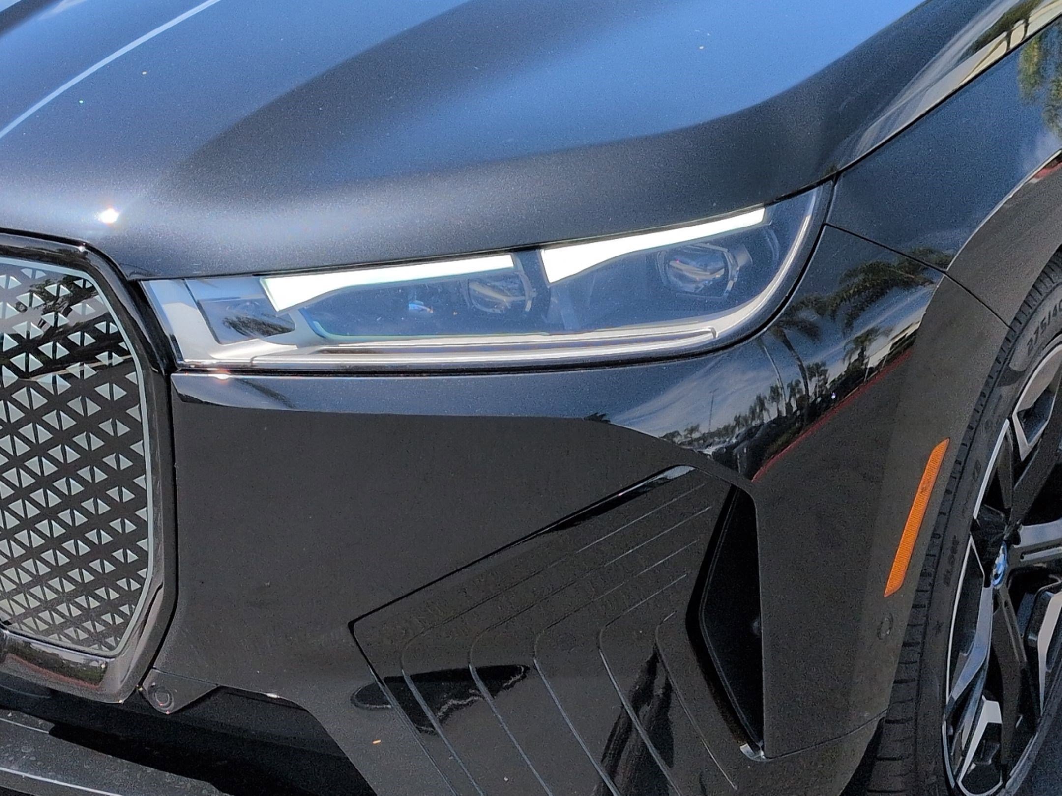 2025 BMW iX M60 photo 4