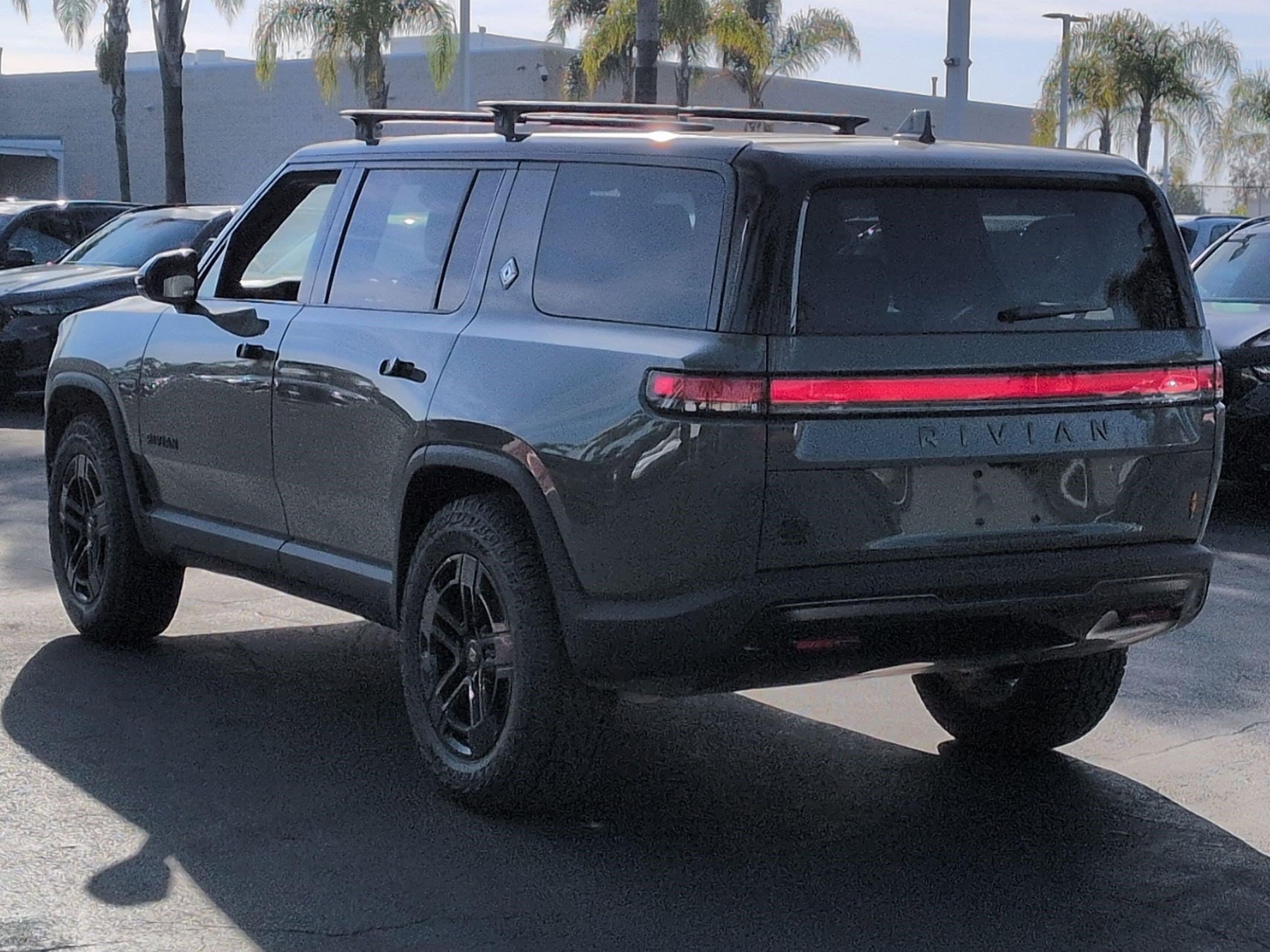 2026 Rivian R1S photo 6