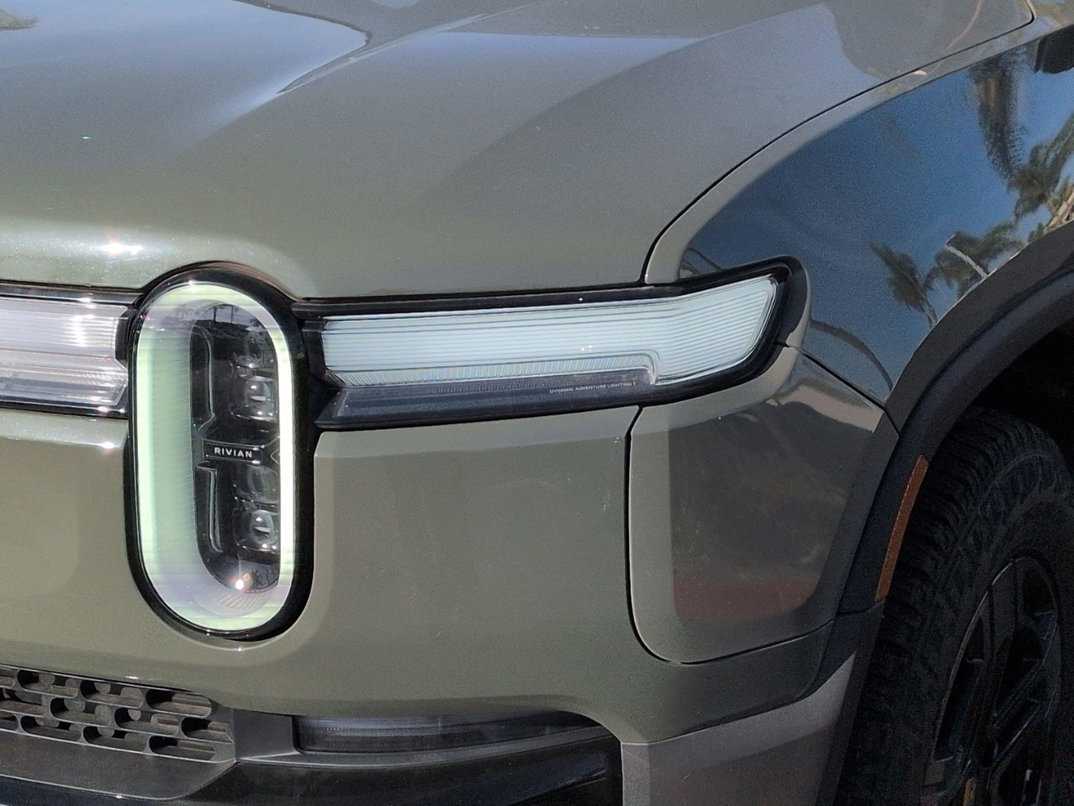 2026 Rivian R1S photo 4