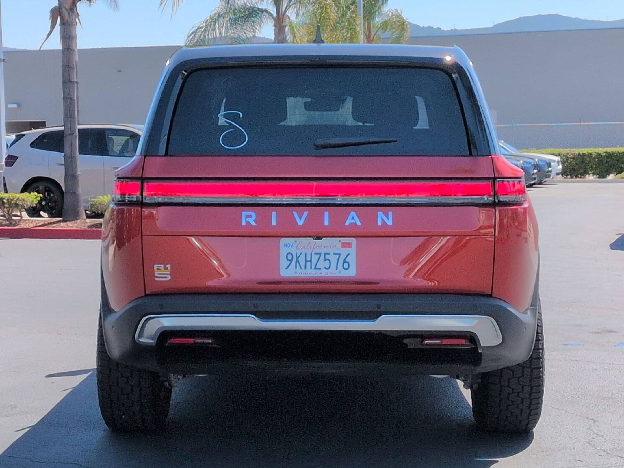 2023 Rivian R1S Adventure photo 3