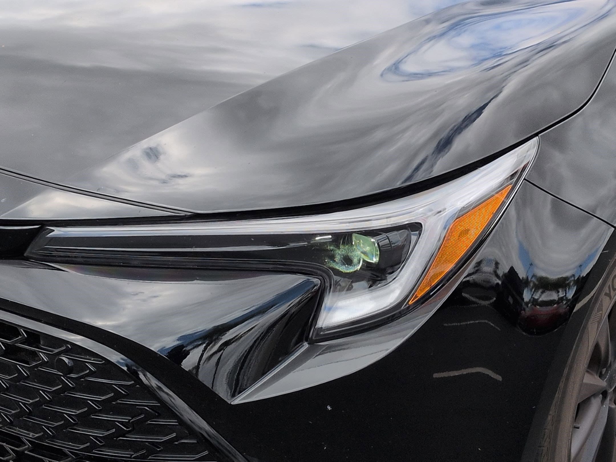 2025 Toyota Corolla Hatchback SE photo 4