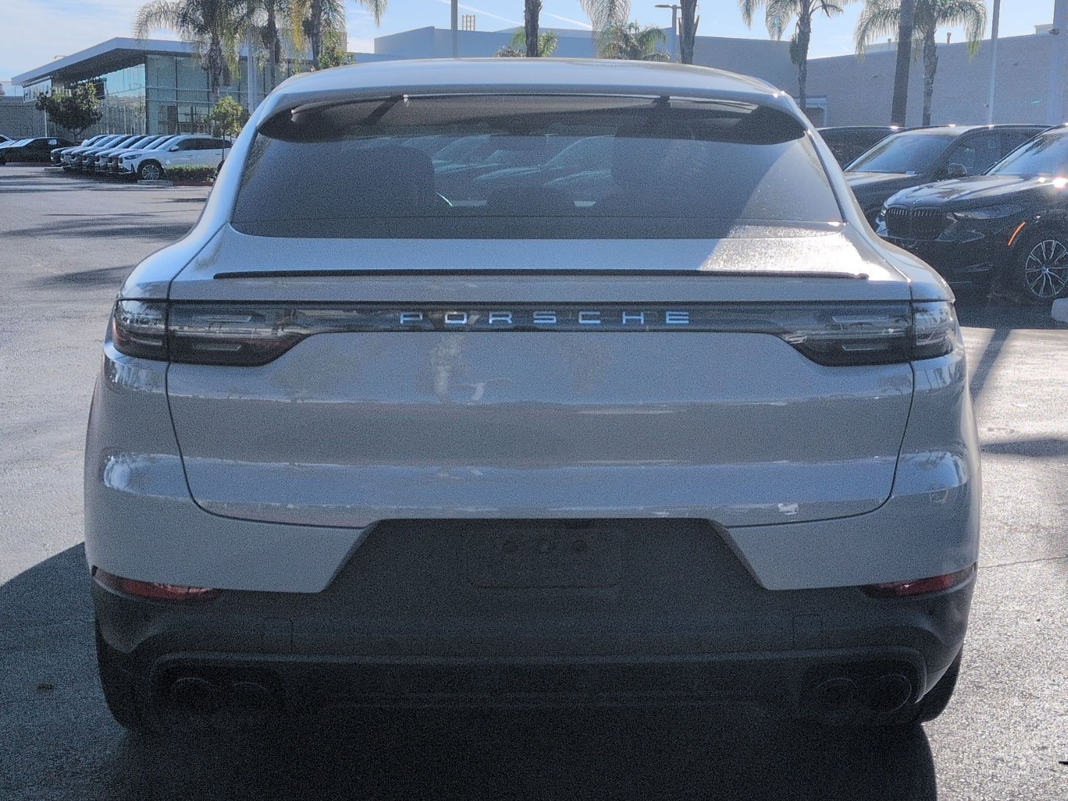 2022 Porsche Cayenne photo 3