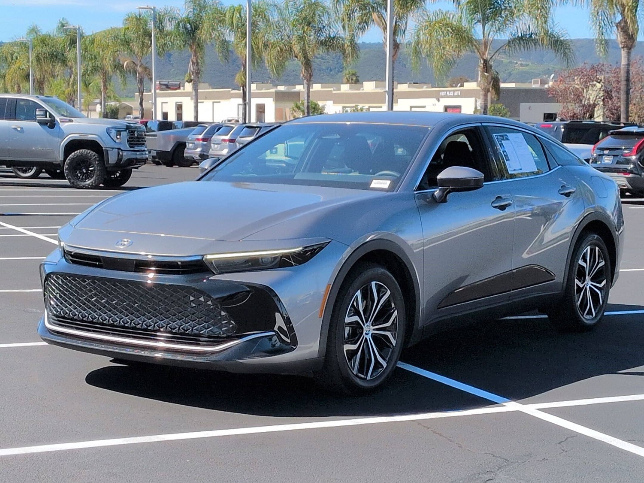 2023 Toyota Crown XLE photo 4