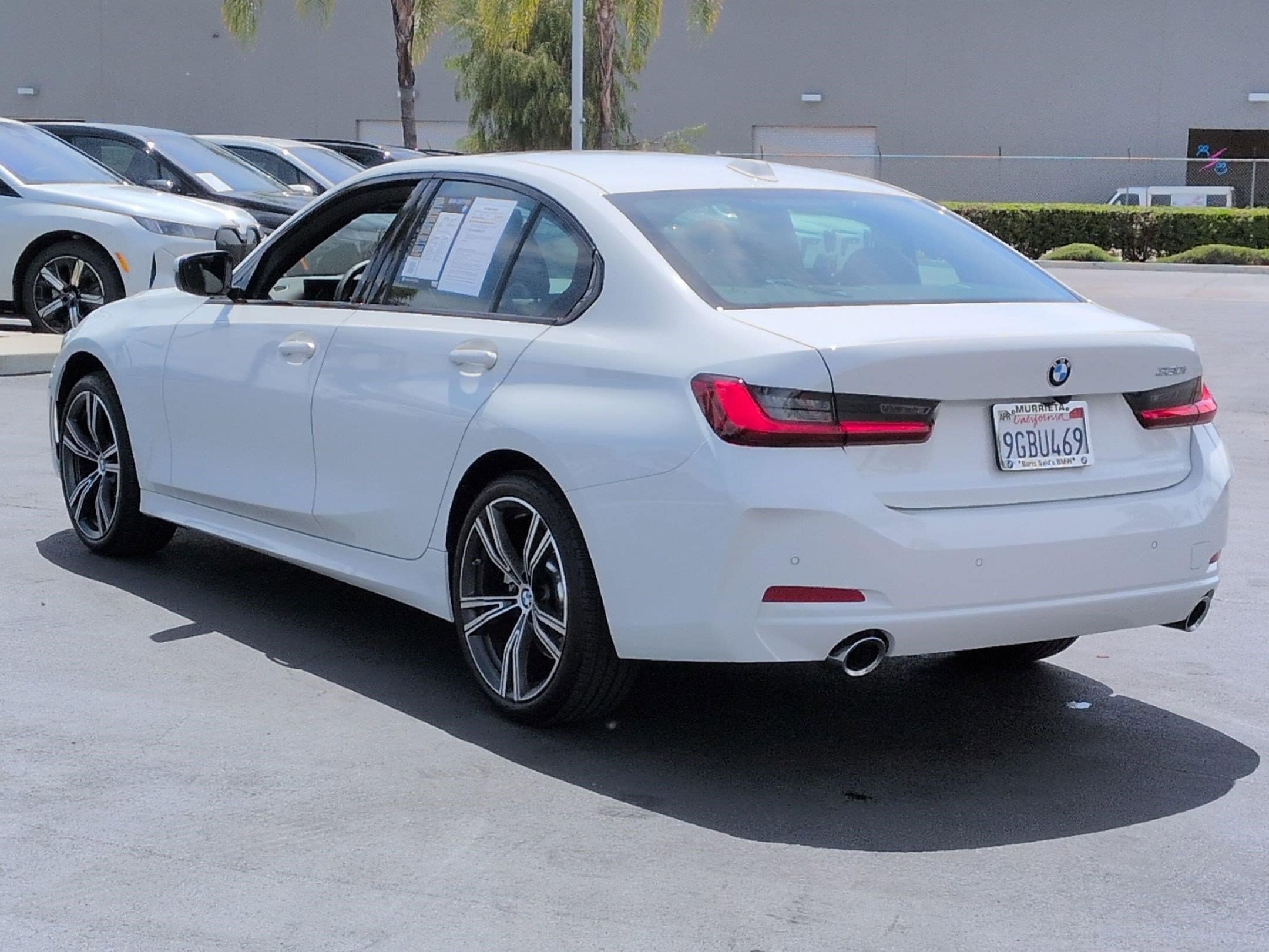 2023 BMW 3 Series 330i photo 3