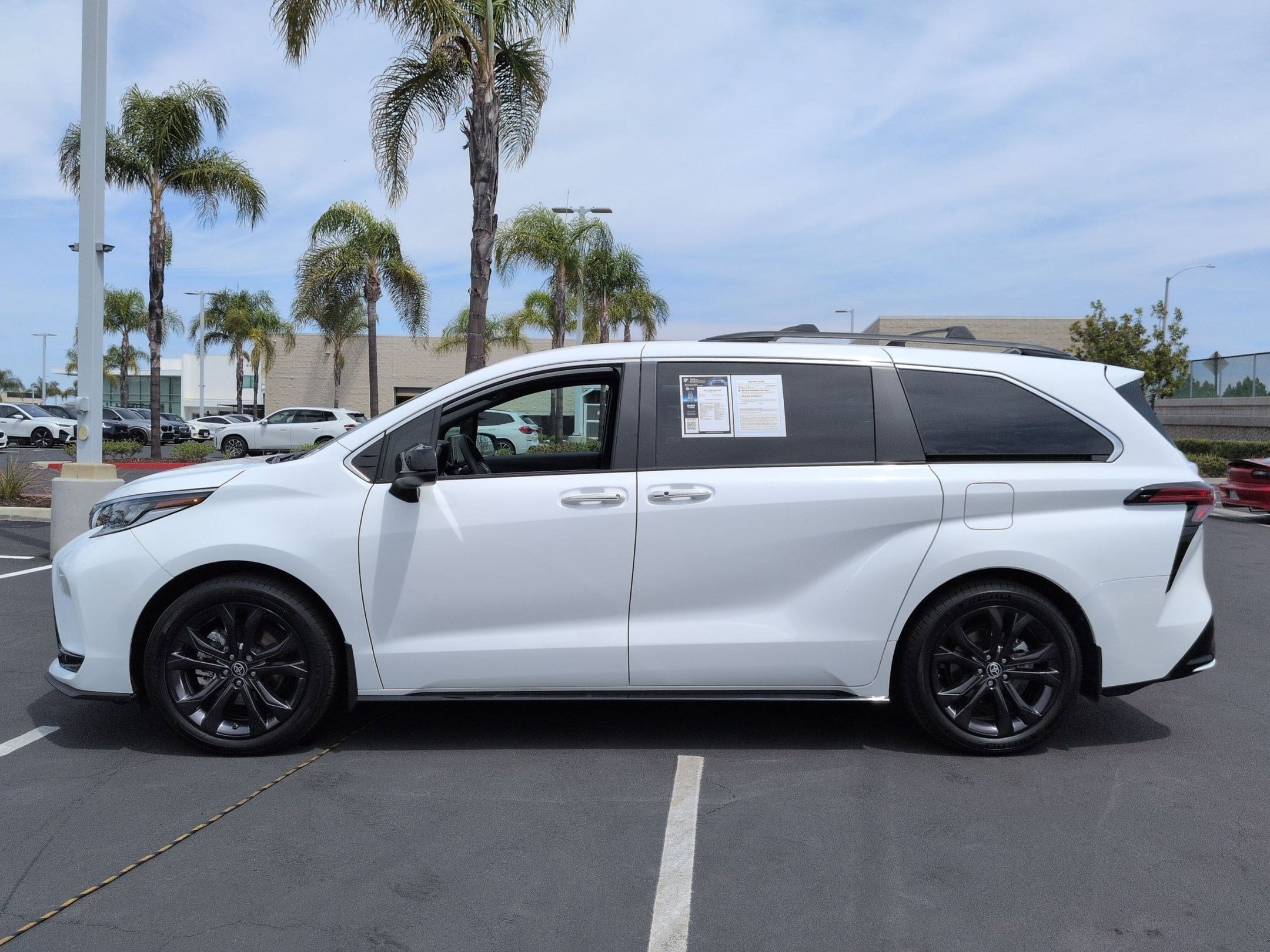 2024 Toyota Sienna XSE photo 5