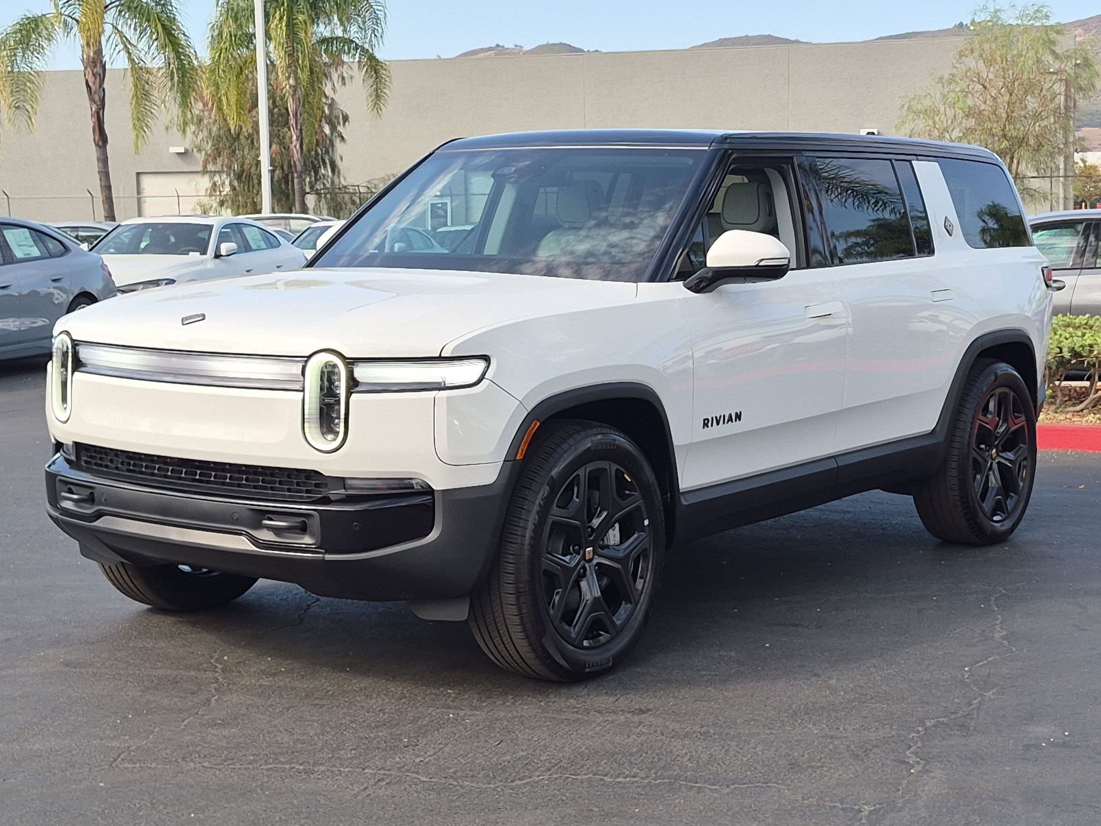 Rivian R1S