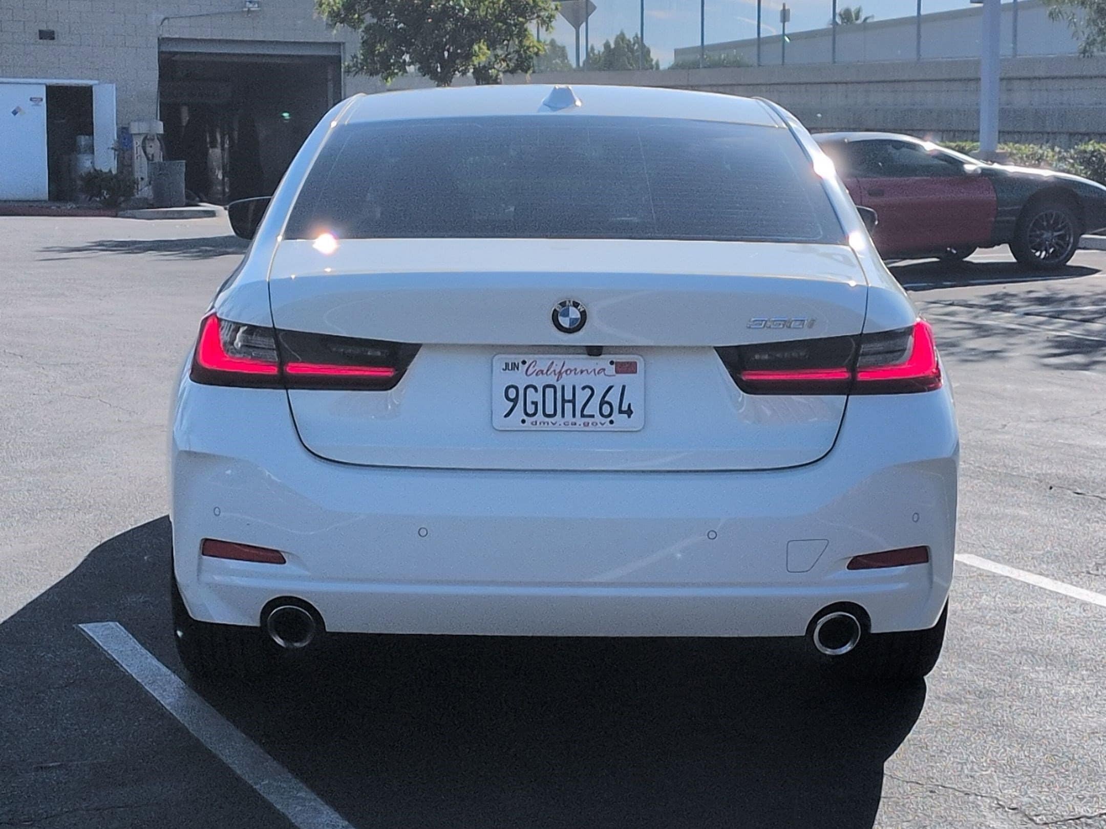 2023 BMW 3 Series 330i photo 3