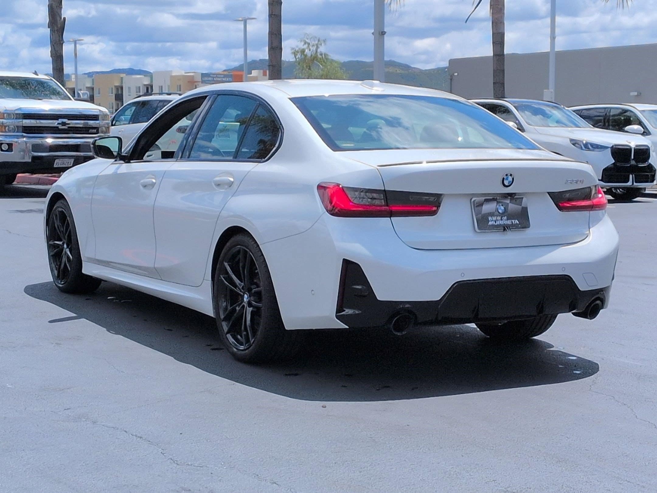 2023 BMW 3 Series 330i photo 3