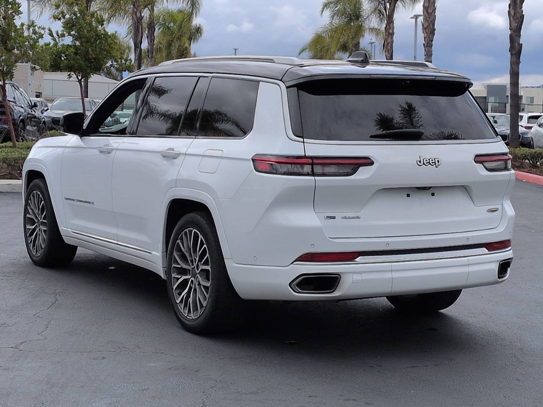 2023 Jeep Grand Cherokee L Summit Reserve photo 3