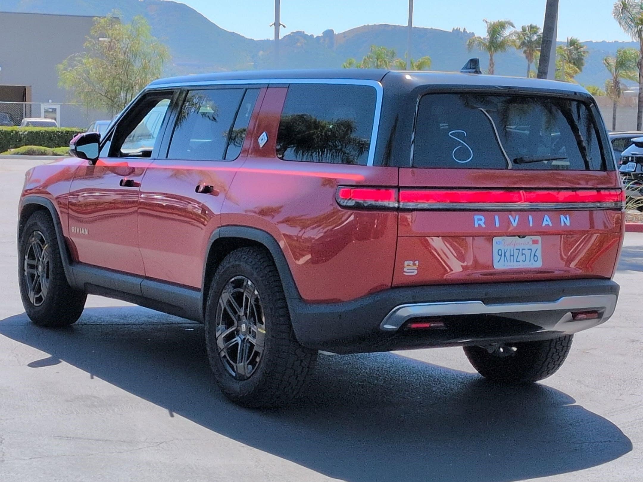 2023 Rivian R1S Adventure photo 6