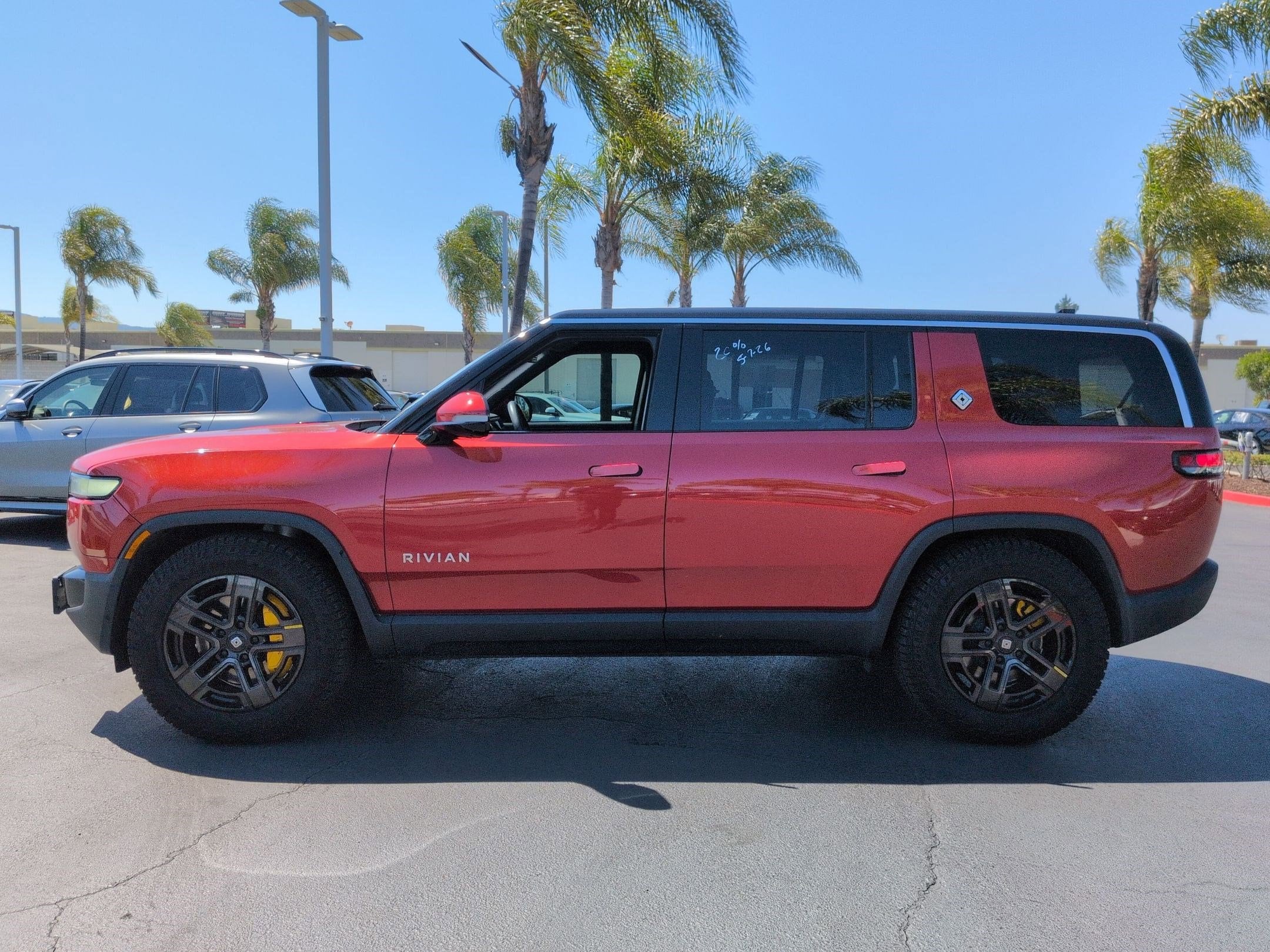 2023 Rivian R1S Adventure photo 5