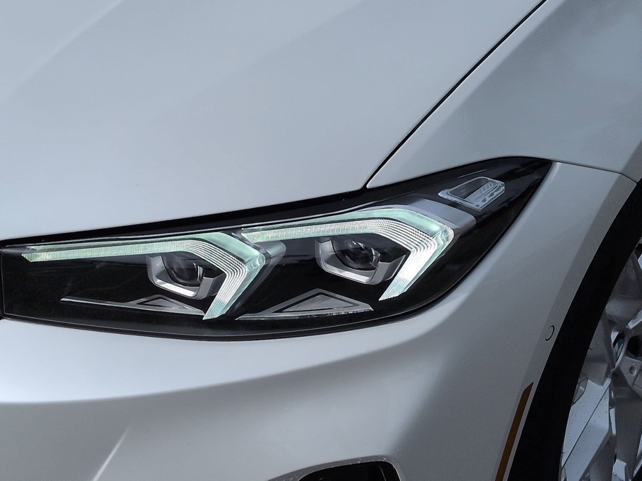 2025 BMW 3 Series 330i photo 4