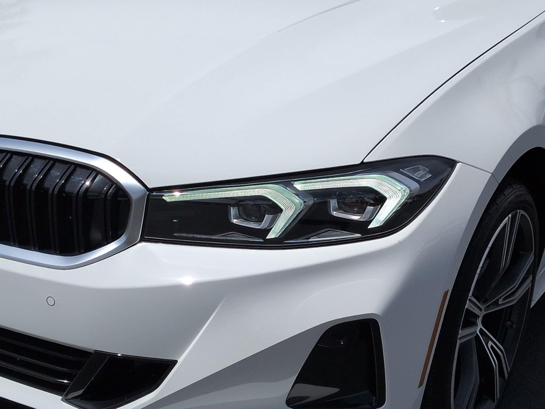 2023 BMW 3 Series 330i photo 5