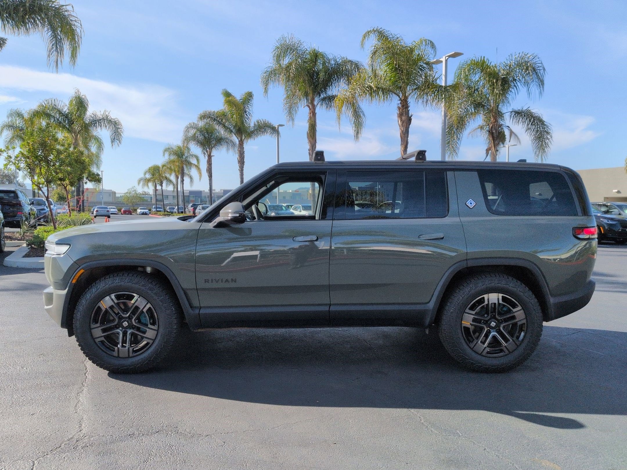 2026 Rivian R1S photo 5