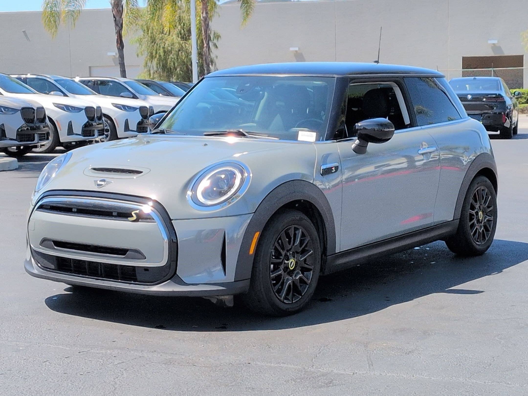 2022 MINI Hardtop 2 Door Cooper SE photo 4