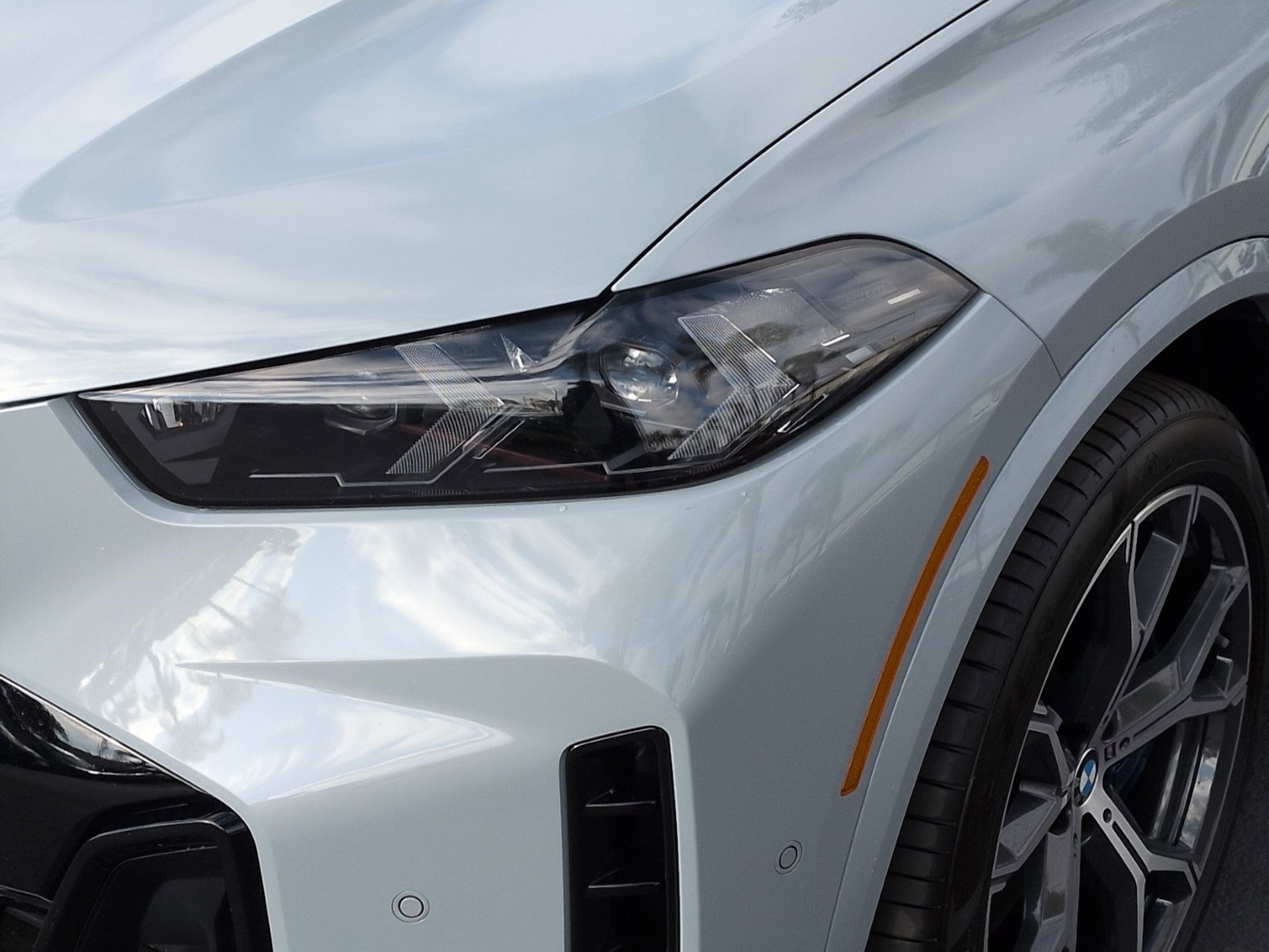 2026 BMW X5 xDrive50e photo 4