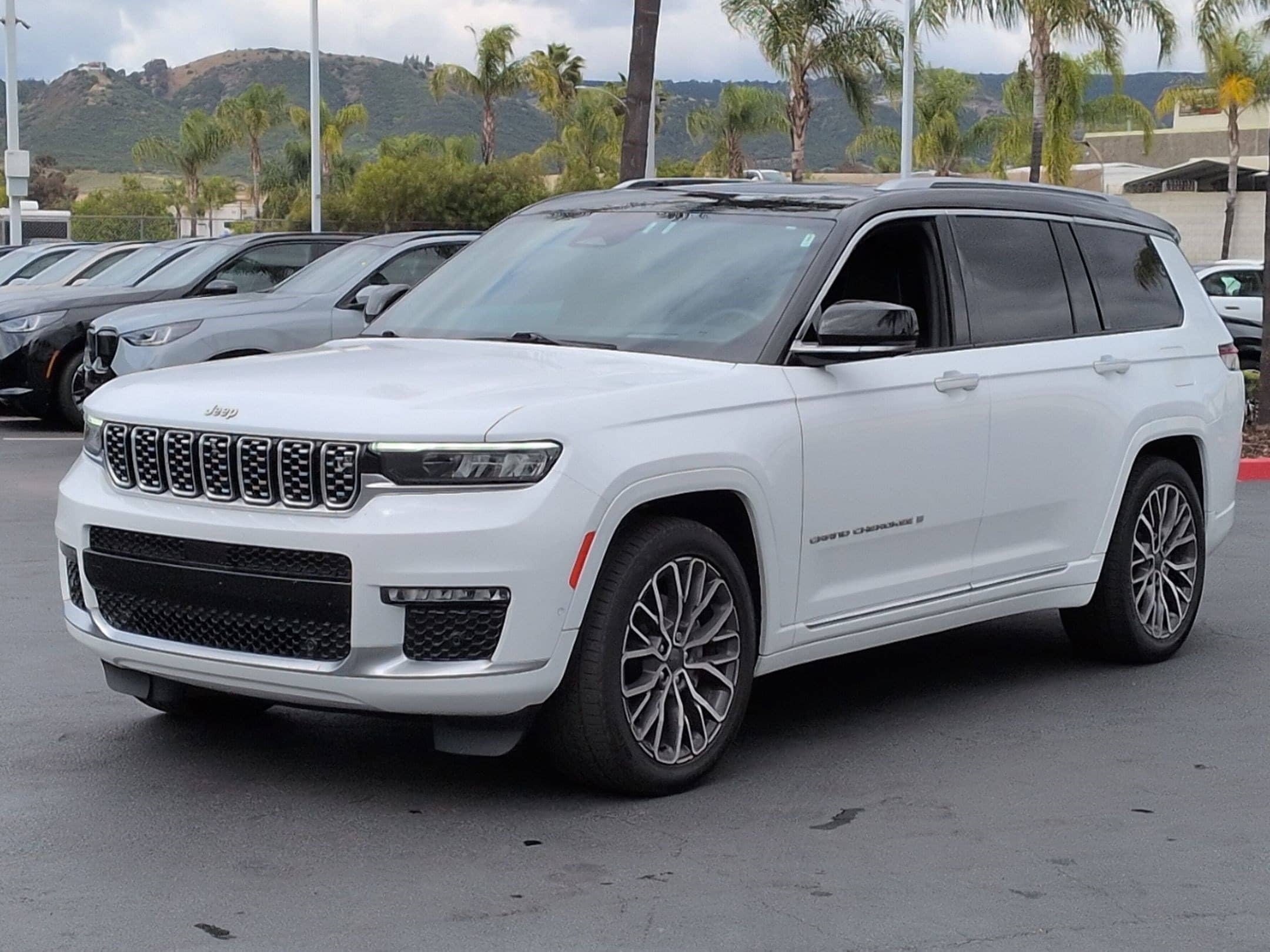 2023 Jeep Grand Cherokee L Summit Reserve photo 4