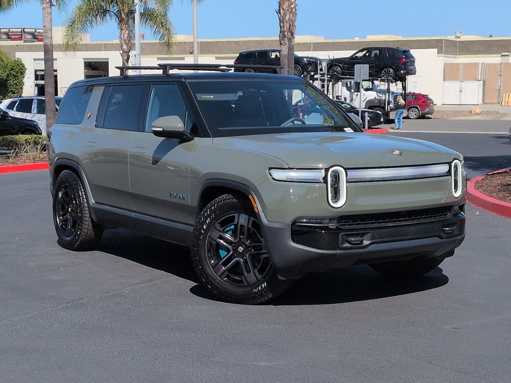 Rivian R1S