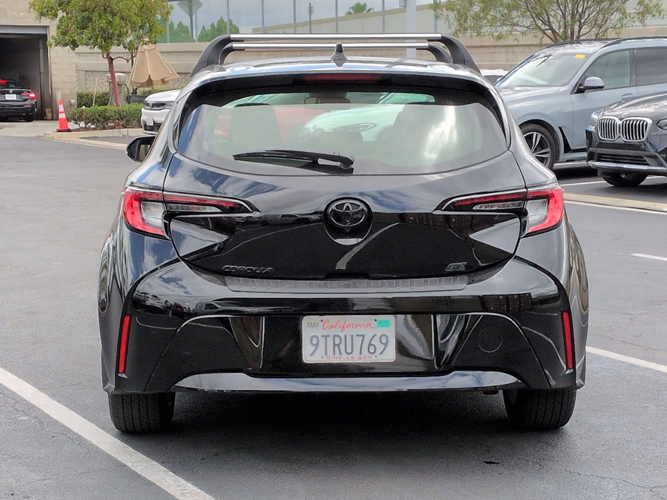 2025 Toyota Corolla Hatchback SE photo 3