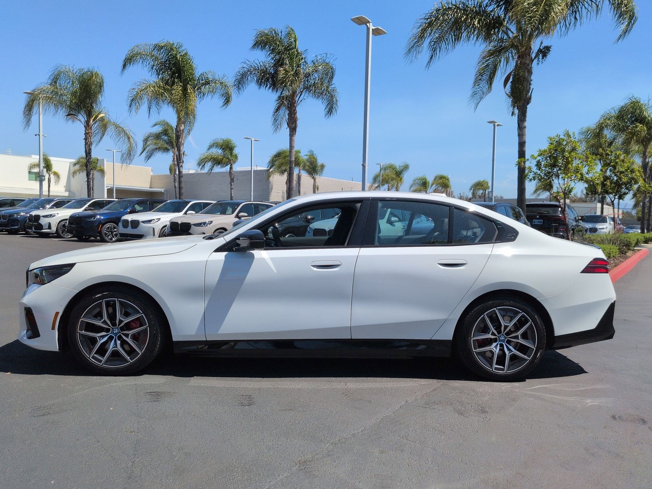 2025 BMW i5 M60 photo 5