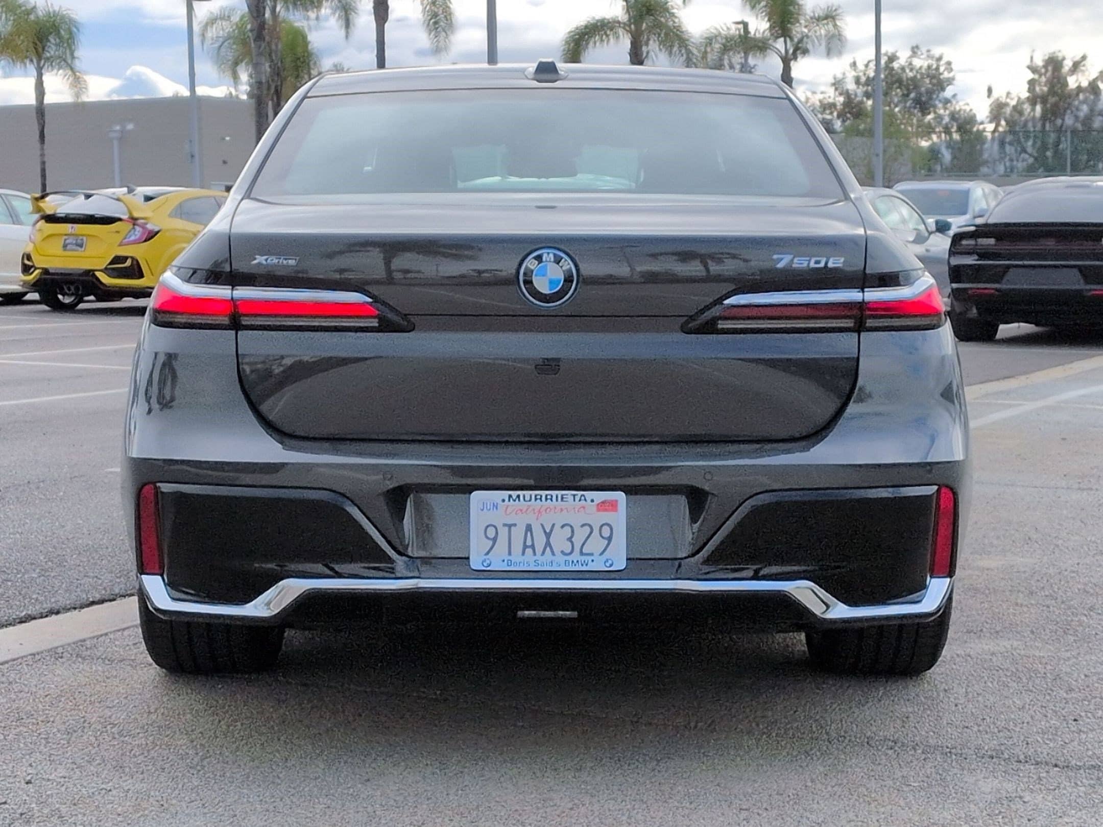 2025 BMW 7 Series 750e xDrive photo 3