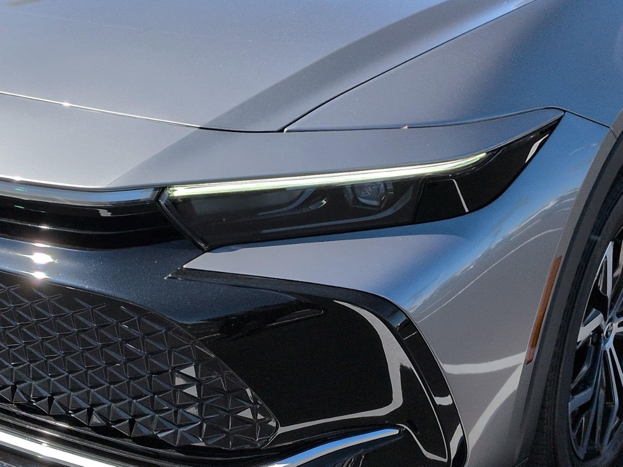 2023 Toyota Crown XLE photo 5