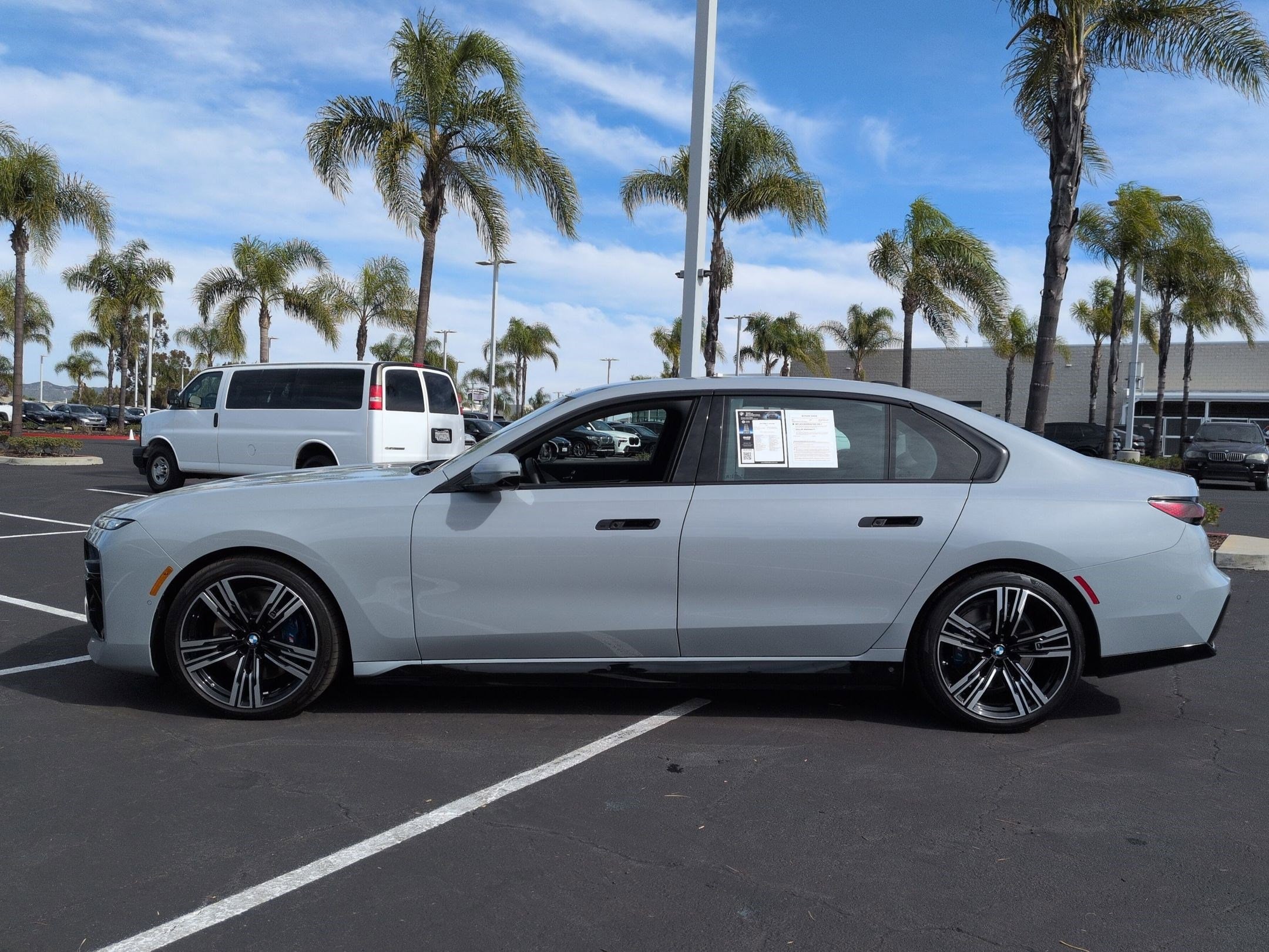 2025 BMW i7 xDrive60 photo 5