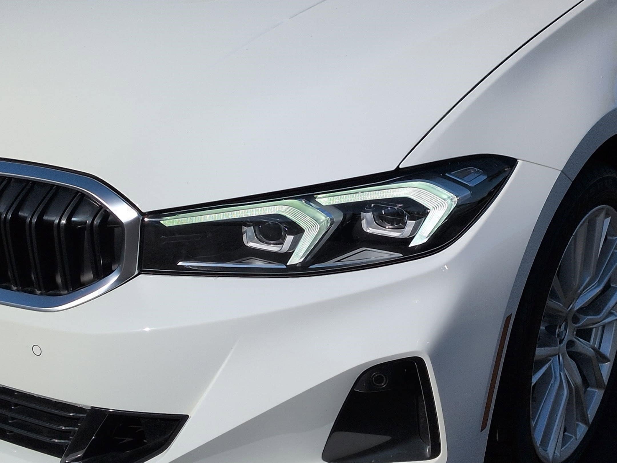 2024 BMW 3 Series 330i photo 5