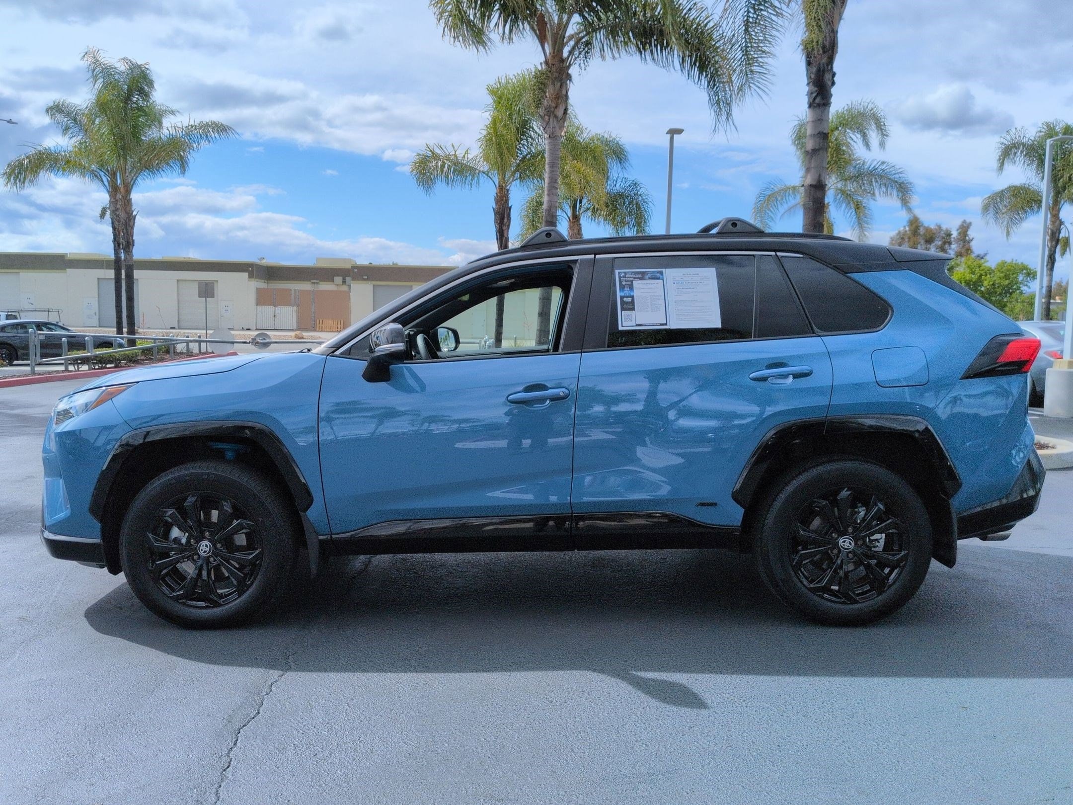 2023 Toyota RAV4 Hybrid XSE photo 5