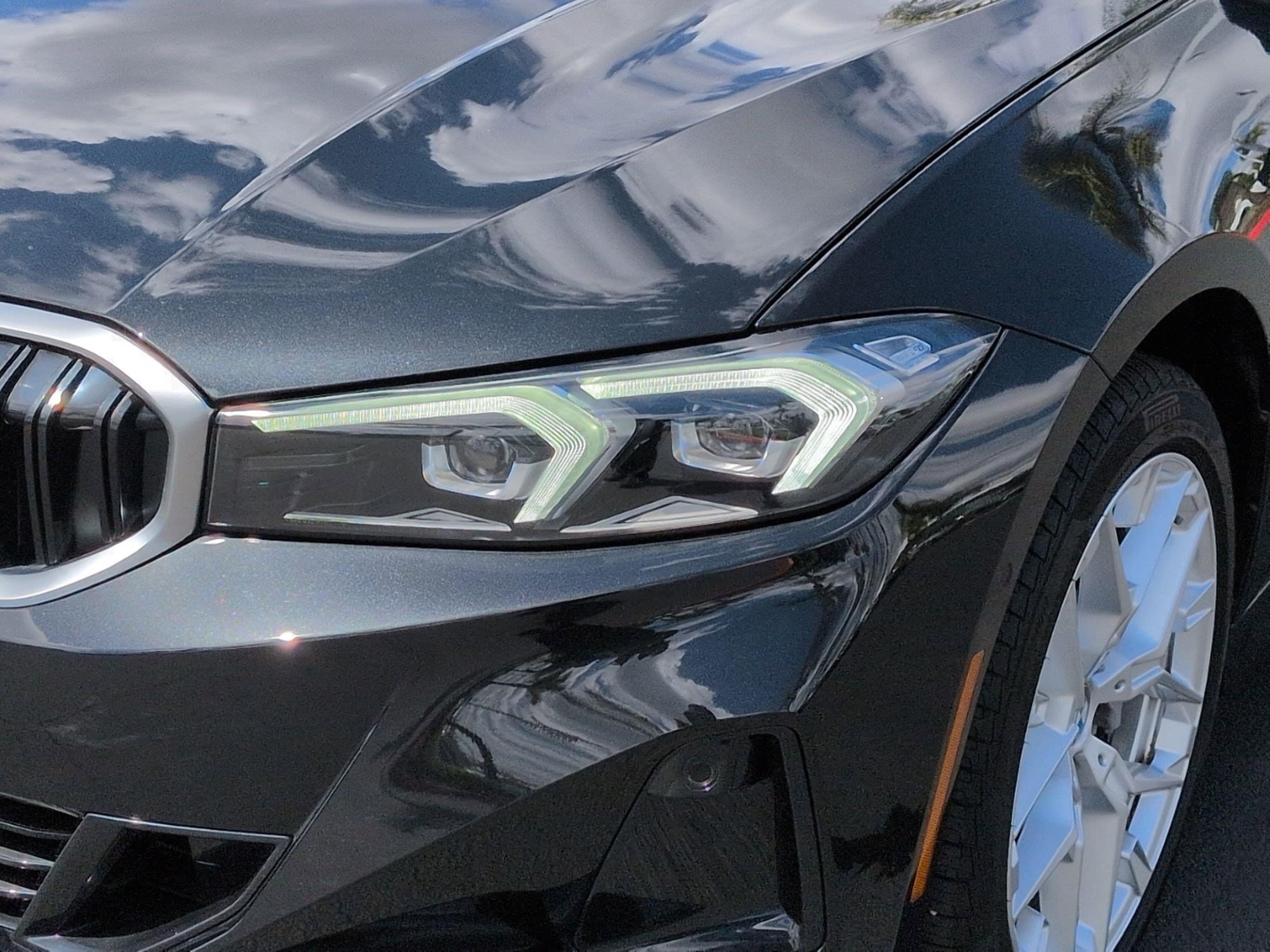 2025 BMW 3 Series 330i photo 4