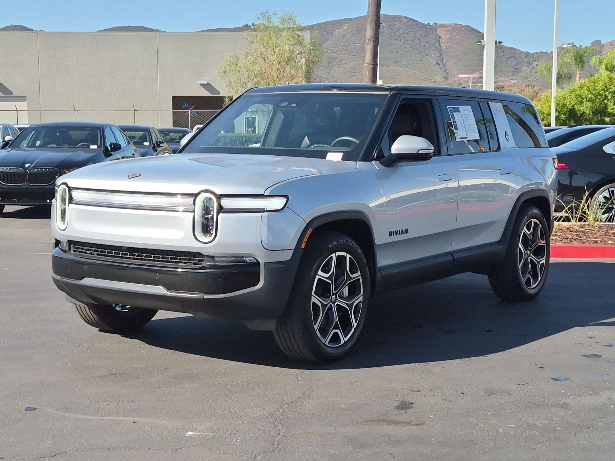 2025 Rivian R1S Adventure
