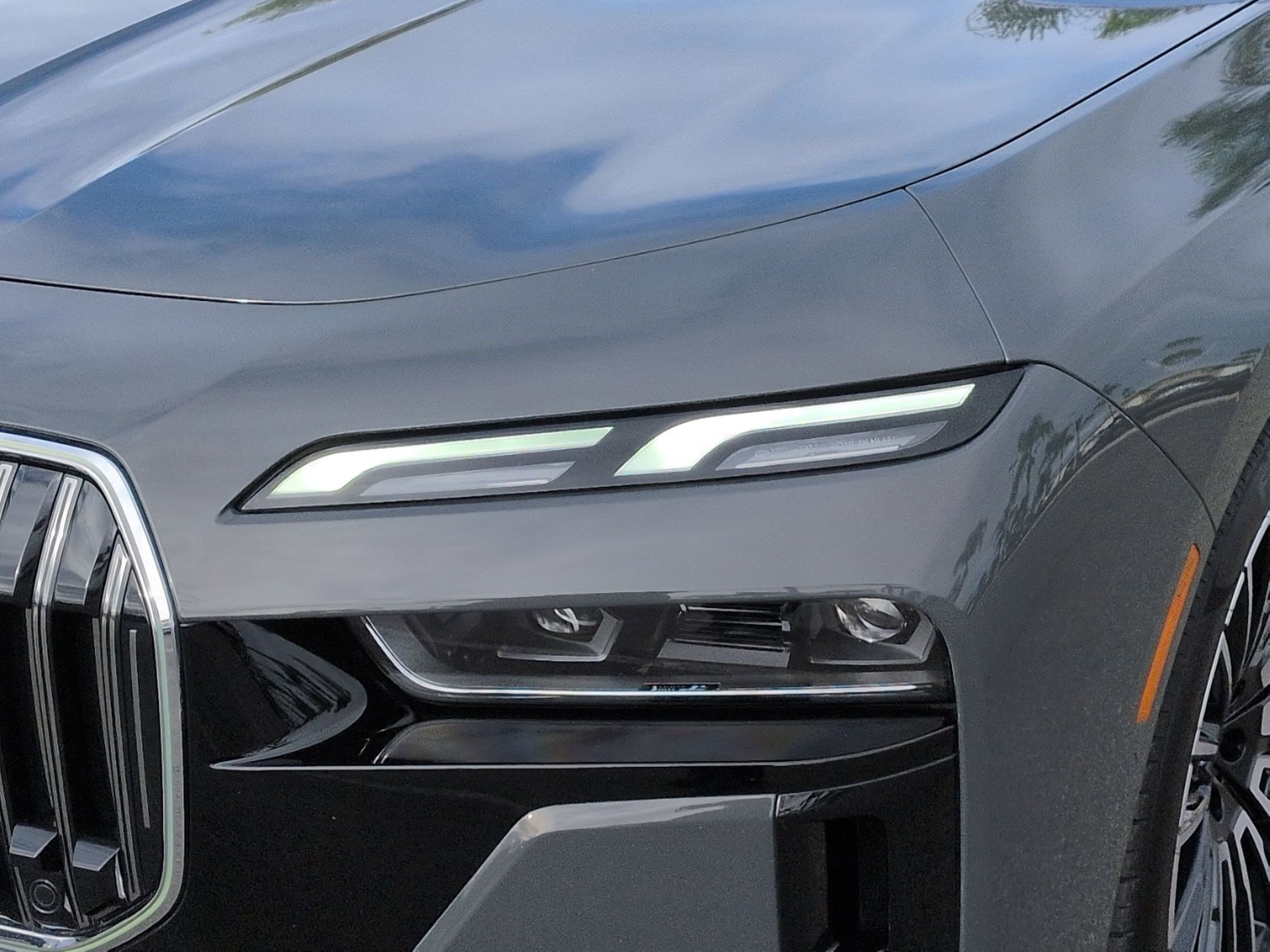 2025 BMW 7 Series 750e xDrive photo 4