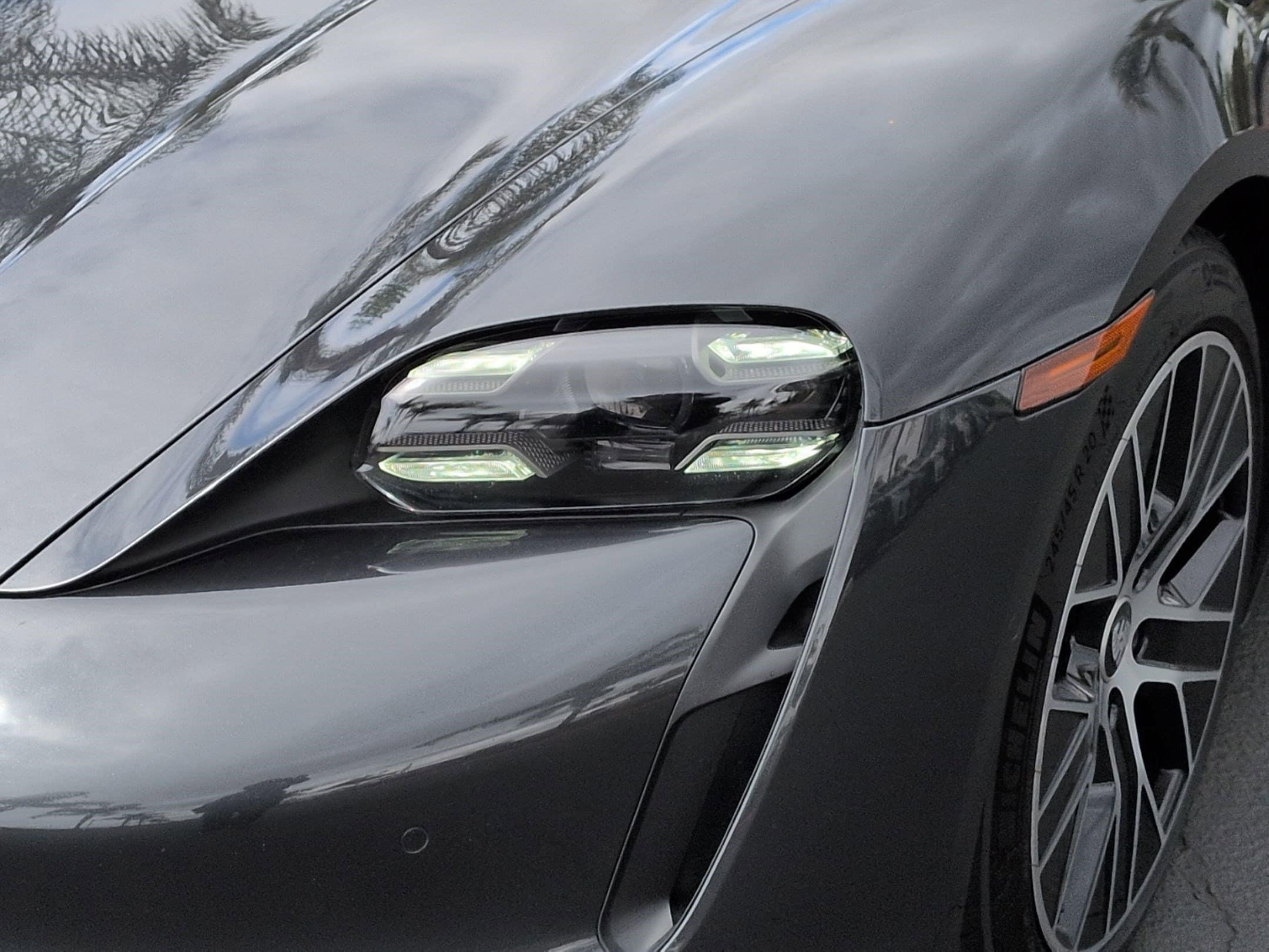 2020 Porsche Taycan Turbo photo 4