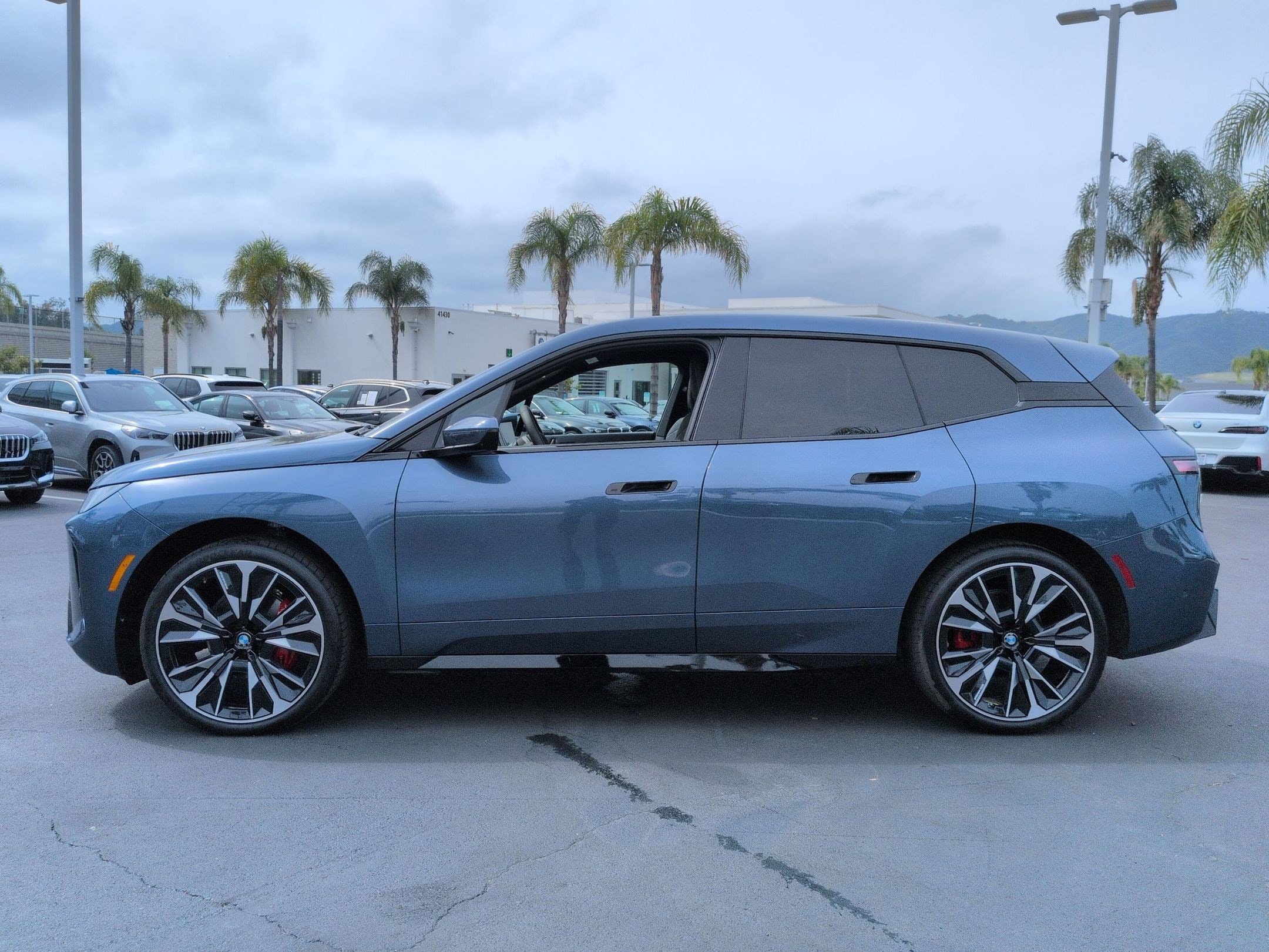 2026 BMW iX xDrive45 photo 5