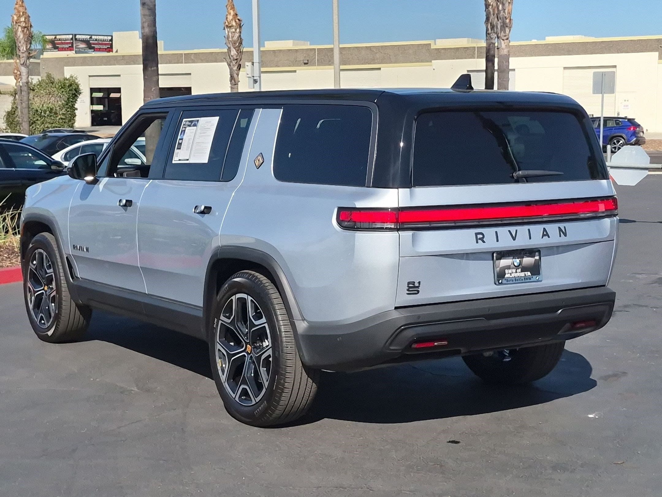 2025 Rivian R1S Adventure