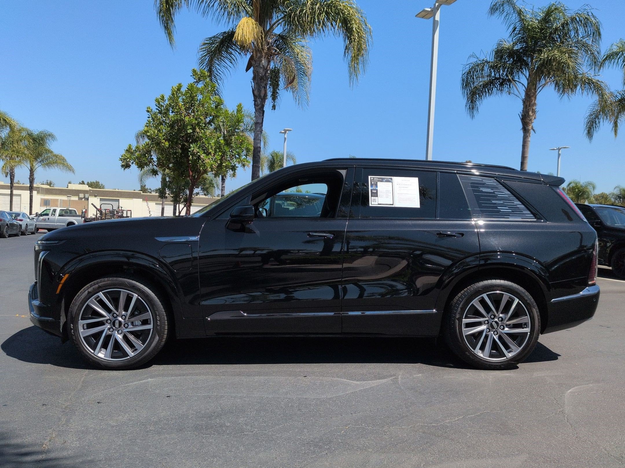 CADILLAC Vistiq Sport