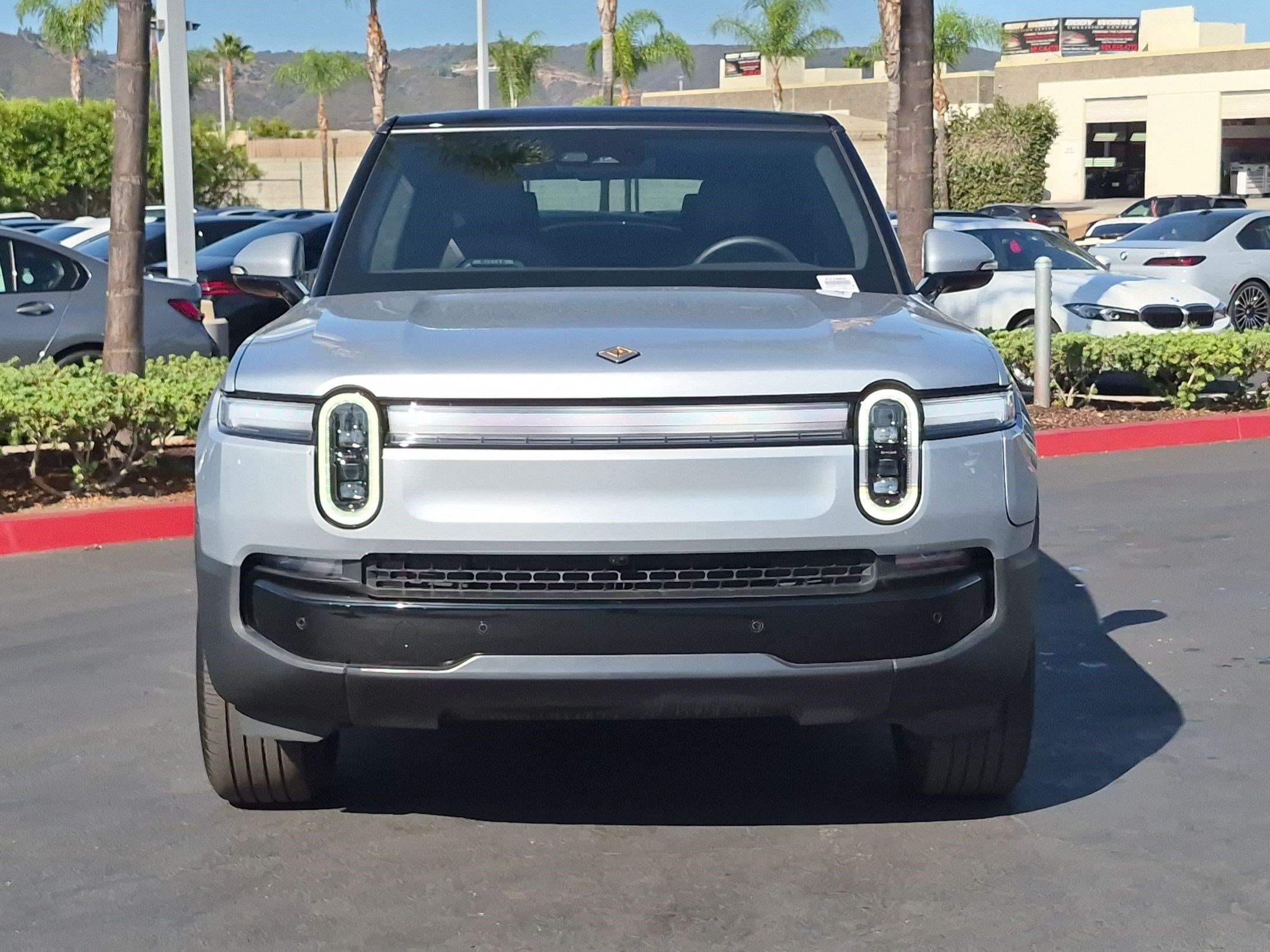 2025 Rivian R1S Adventure
