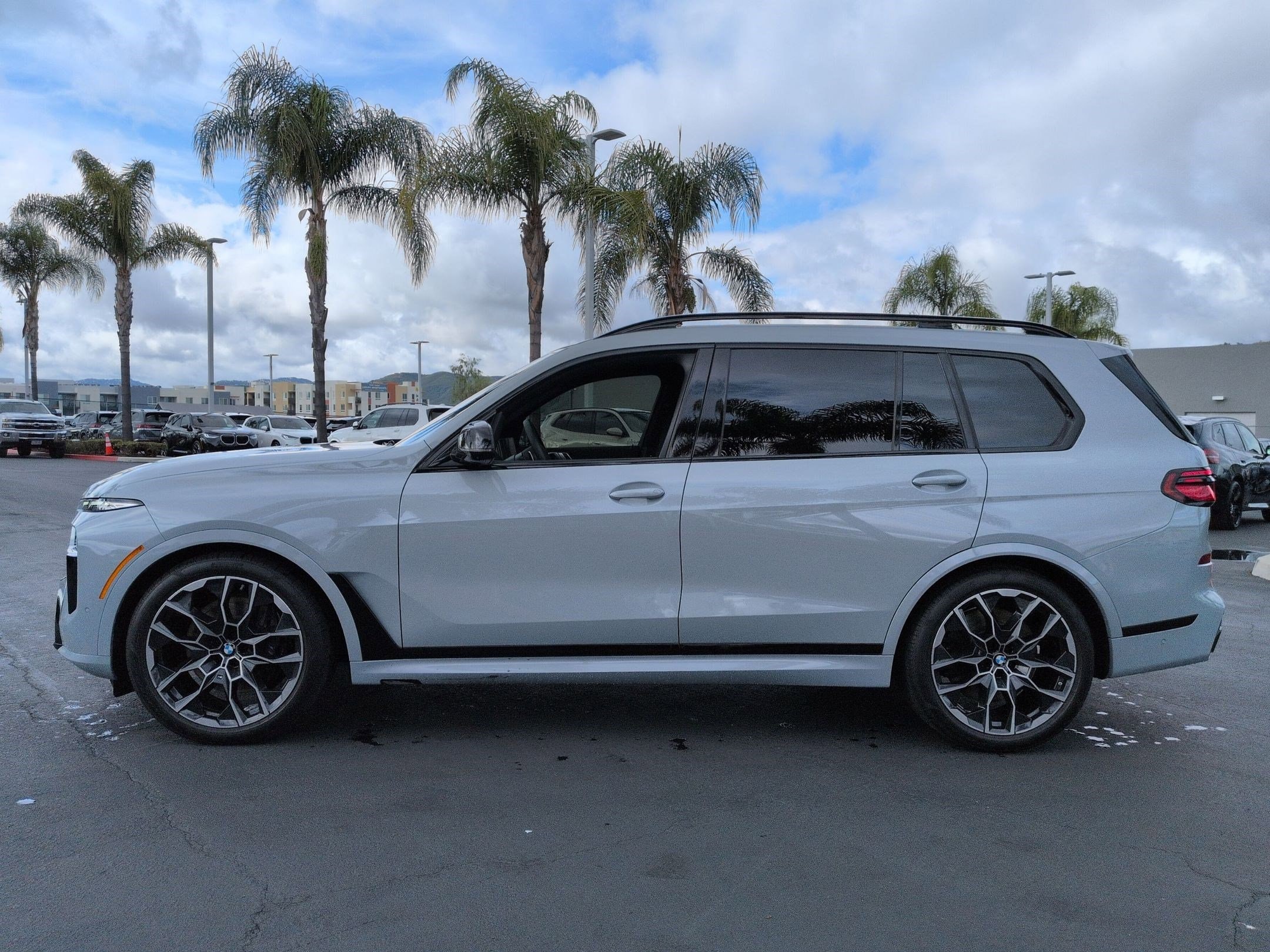 2025 BMW X7 M60i photo 6