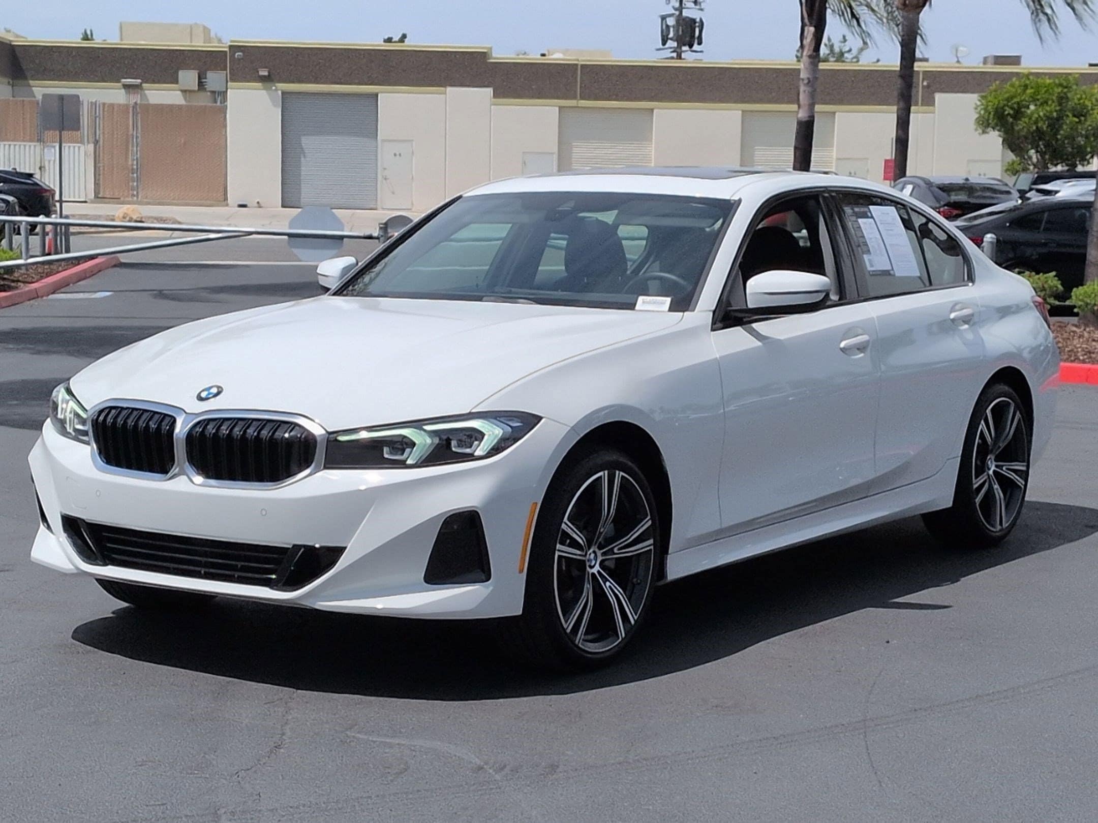 2023 BMW 3 Series 330i photo 4