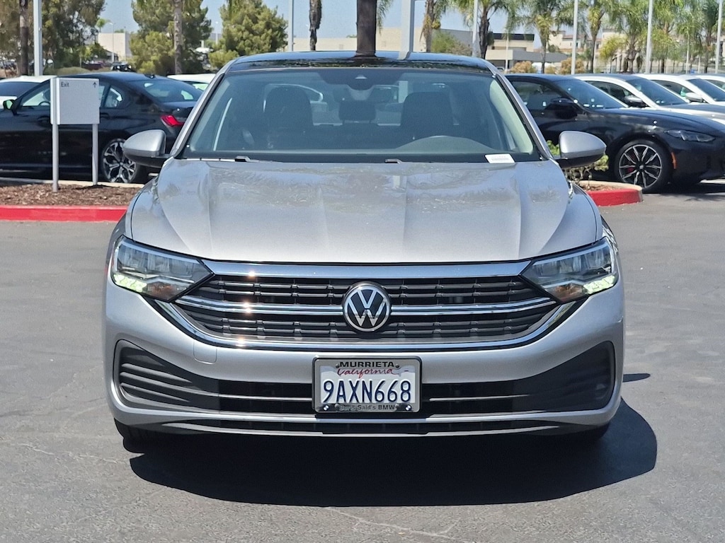 Used 2022 Volkswagen Jetta SE Sedan