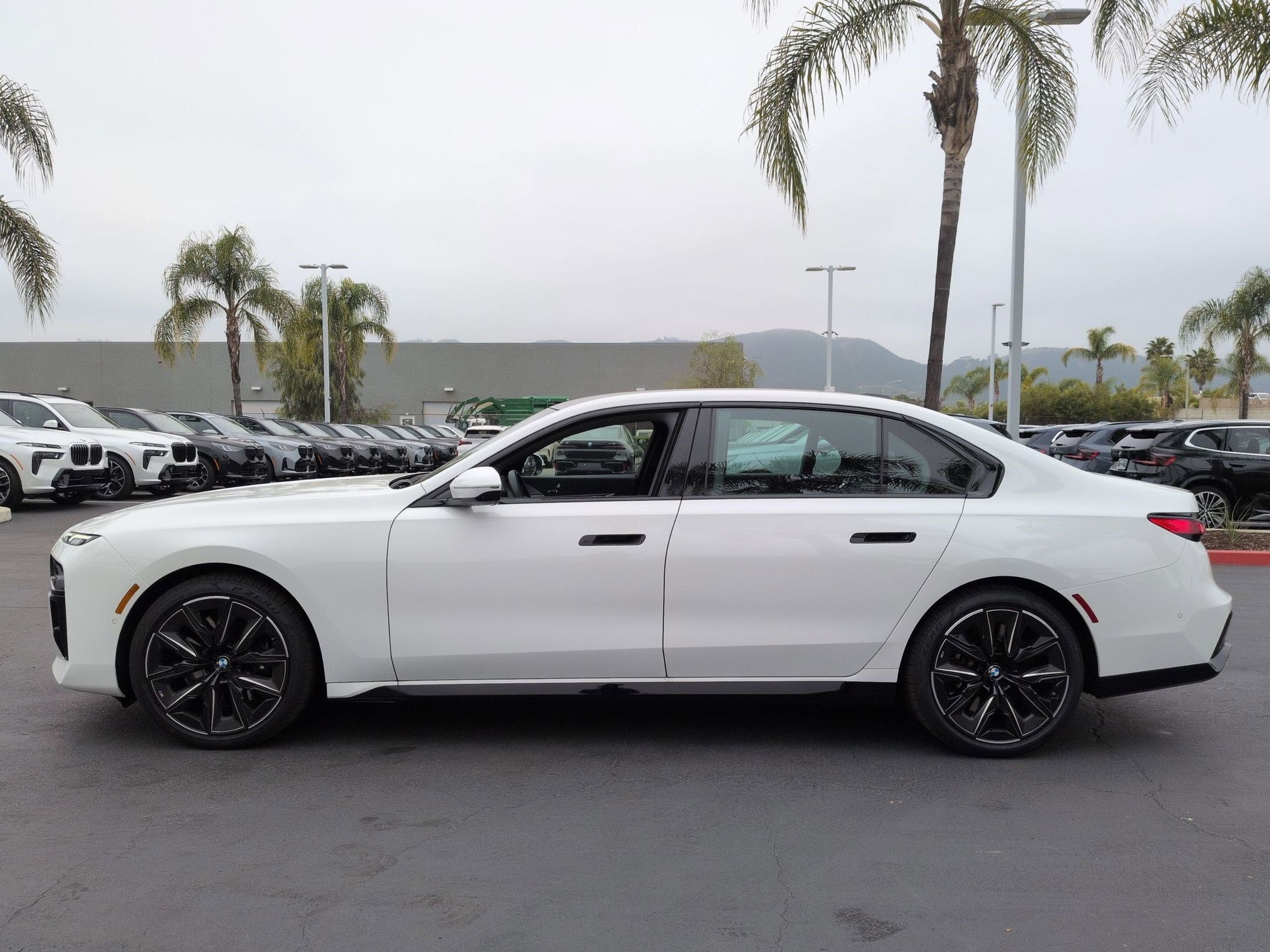 2025 BMW 7 Series 760i xDrive photo 5