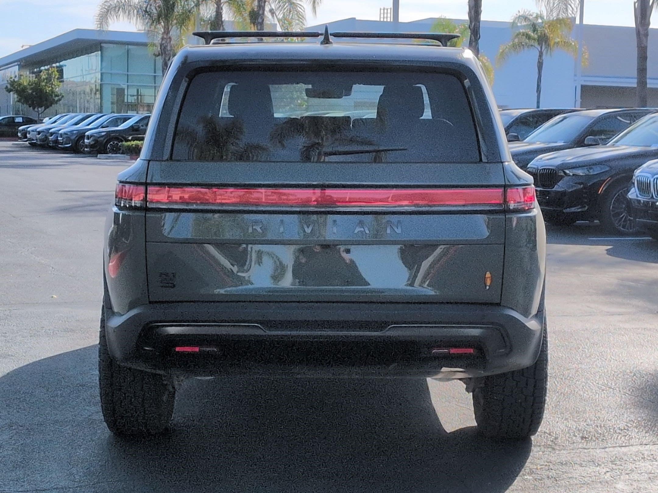 2026 Rivian R1S photo 3