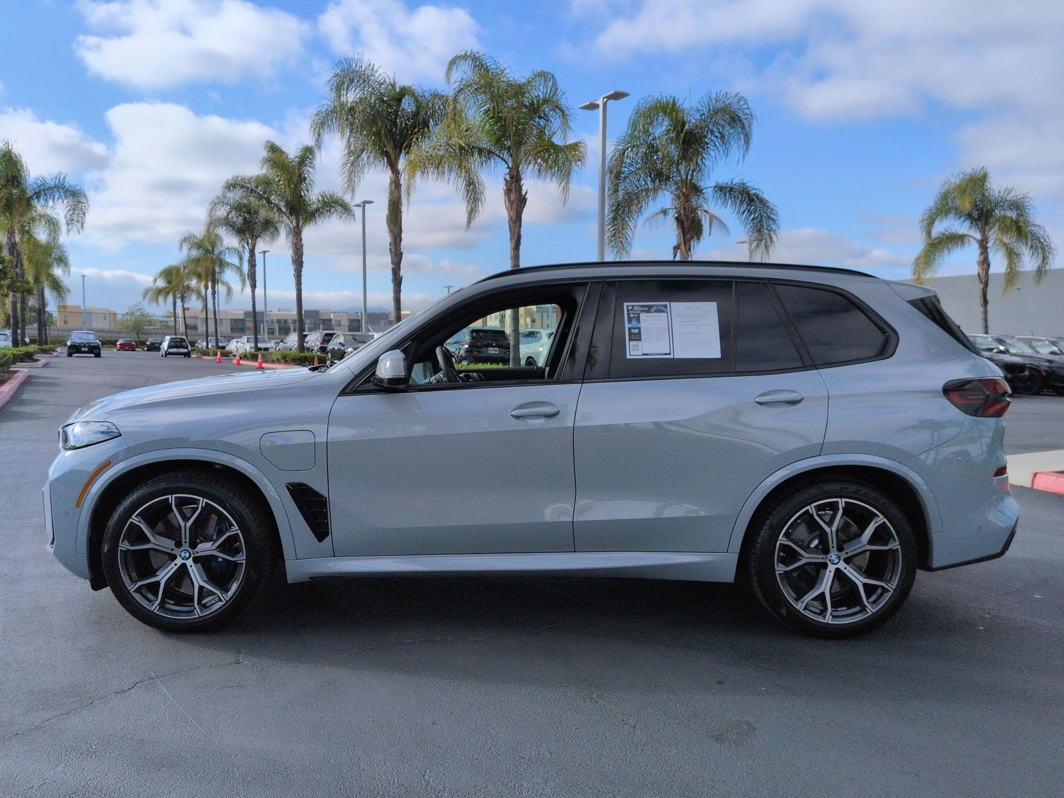2026 BMW X5 xDrive50e photo 5