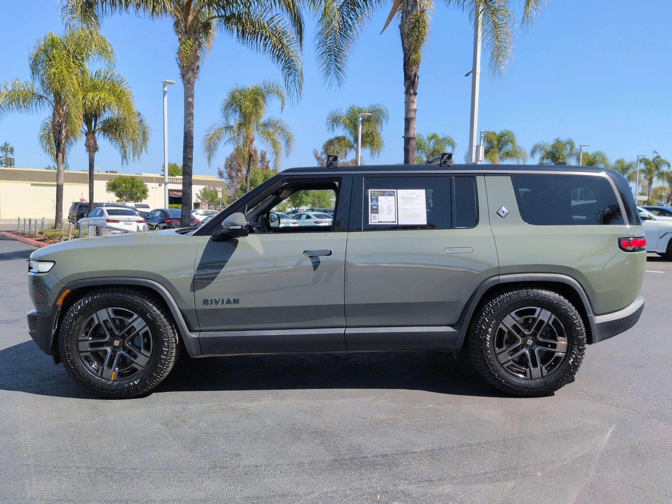 Rivian R1S