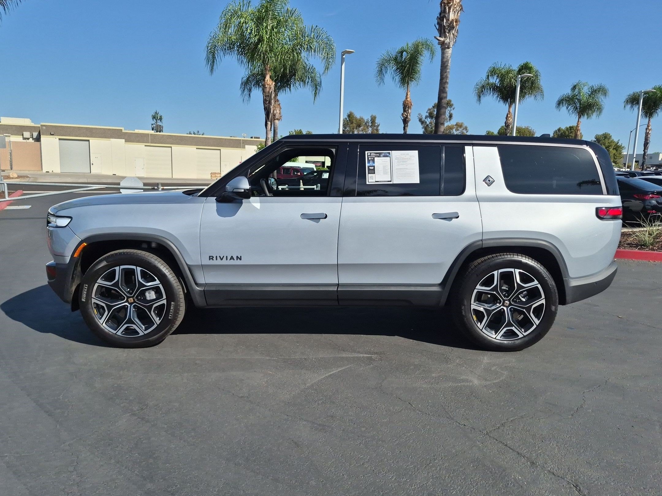 2025 Rivian R1S Adventure