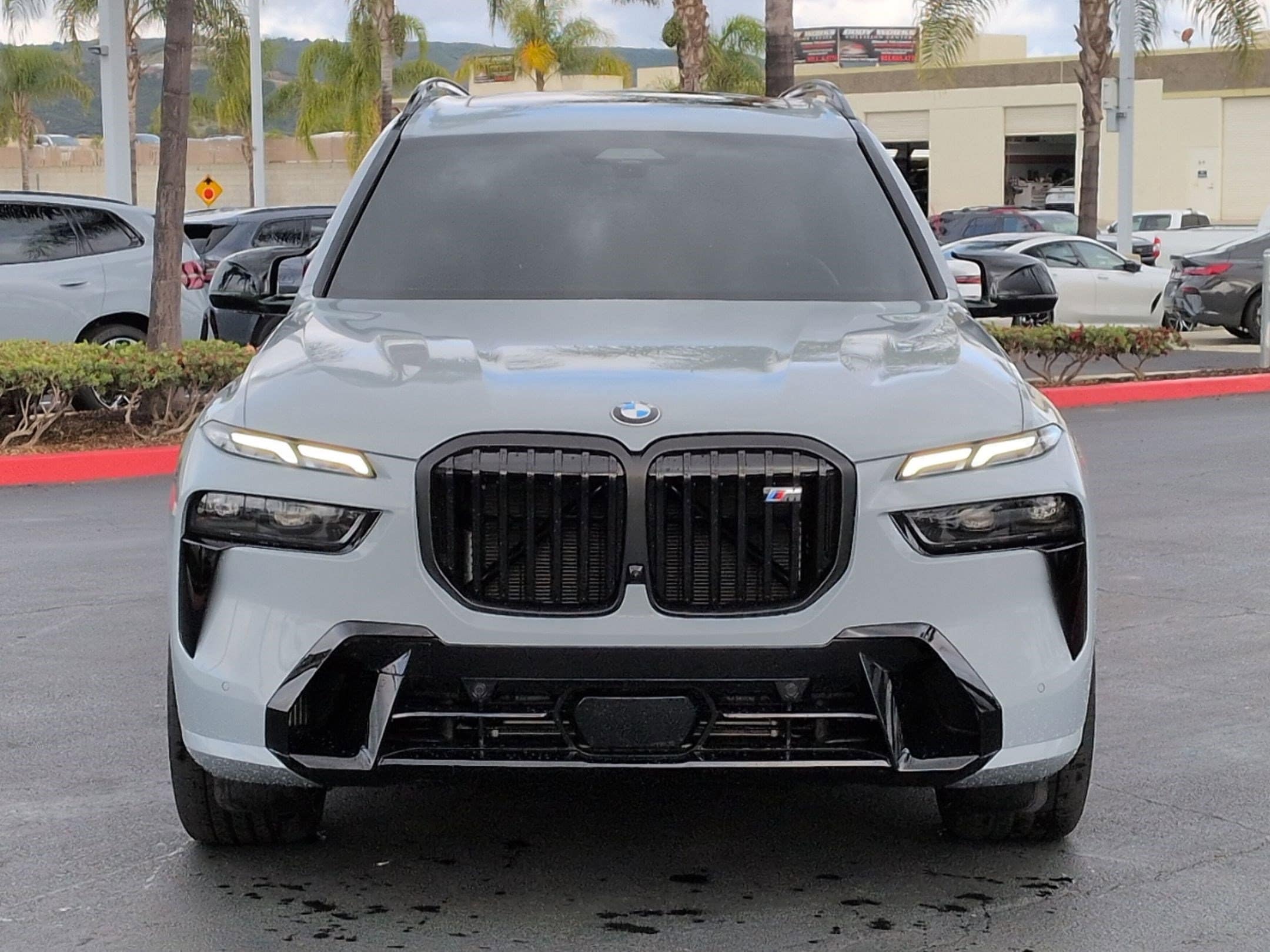 2025 BMW X7 M60i photo 2